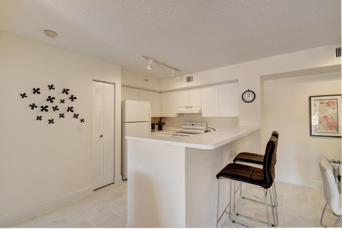 135 Yacht Club #207, Hypoluxo FL 33462