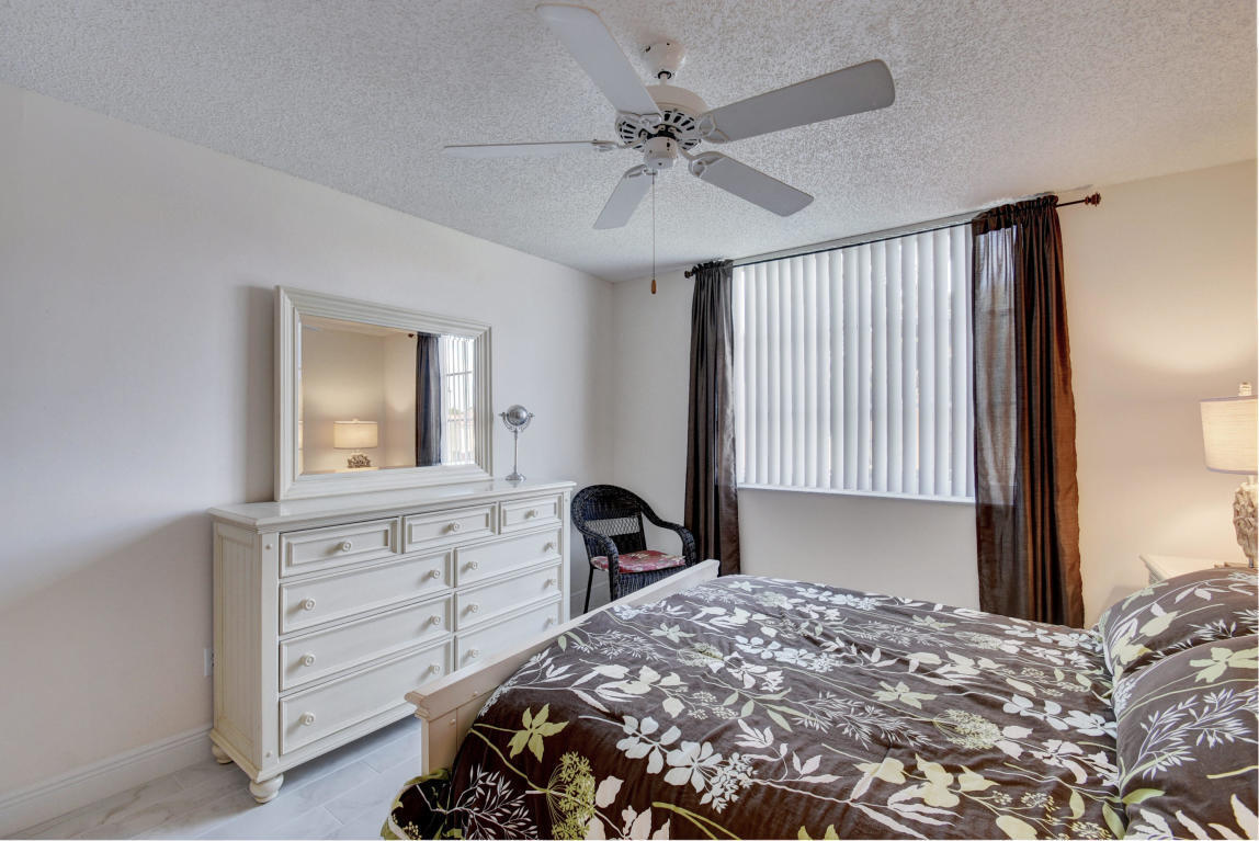 135 Yacht Club #207, Hypoluxo FL 33462