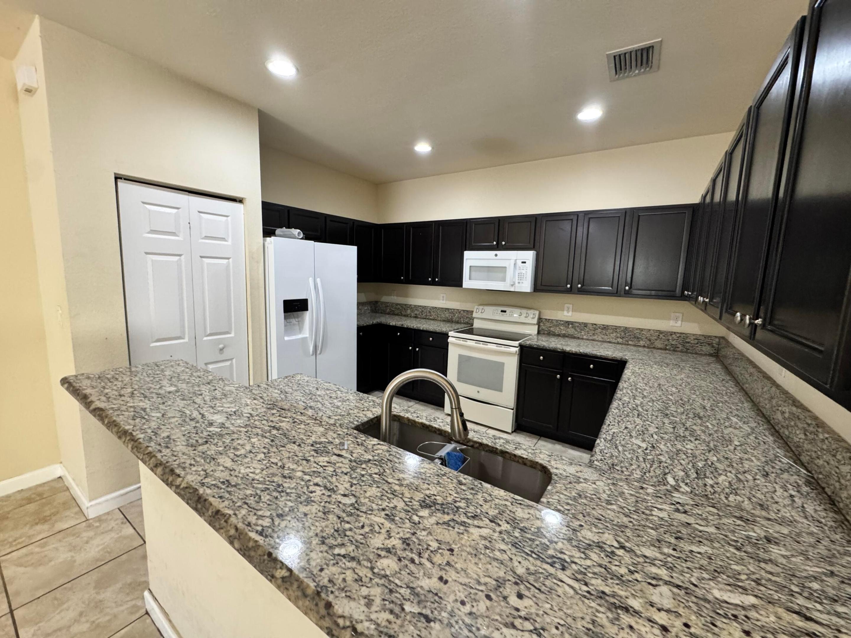 9136 SW 227th #9136, Cutler Bay FL 33190
