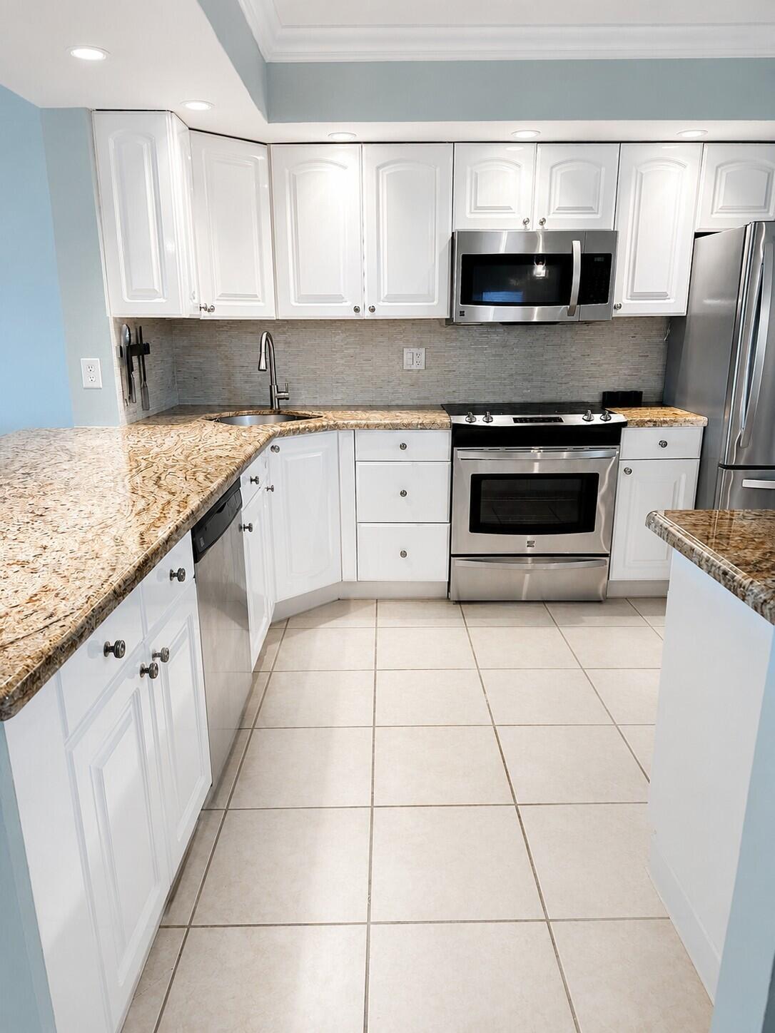 3111 NE 51st #301c, Fort Lauderdale FL 33308