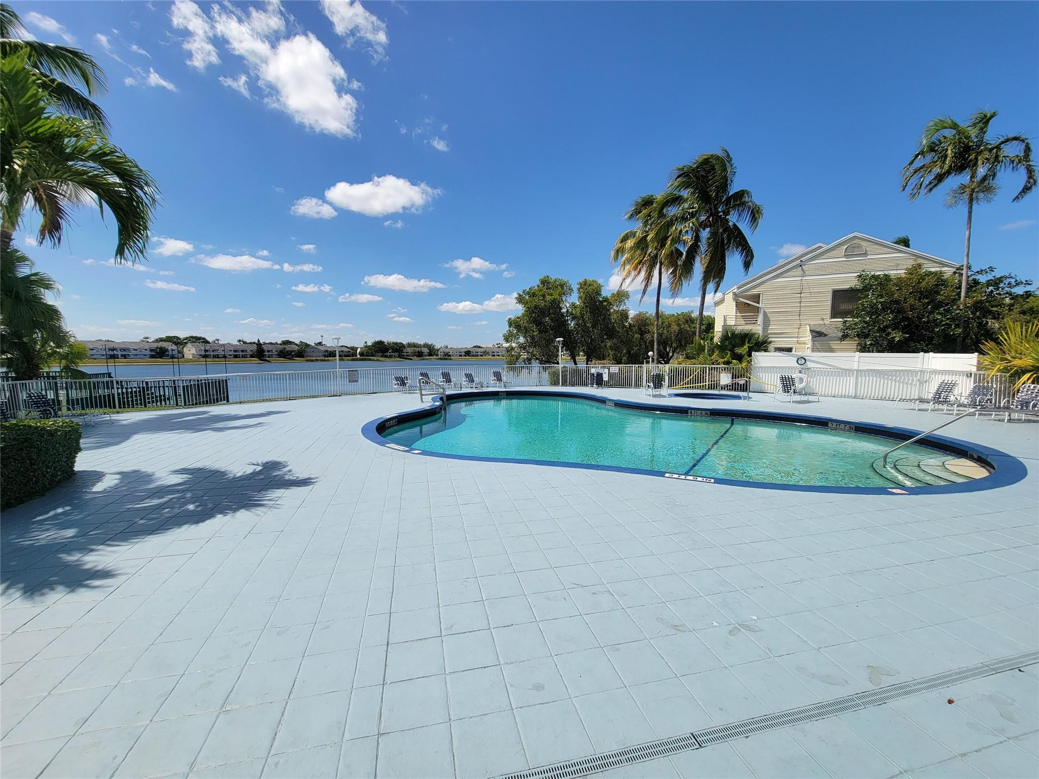 3465 NW 44th #106, Oakland Park FL 33309