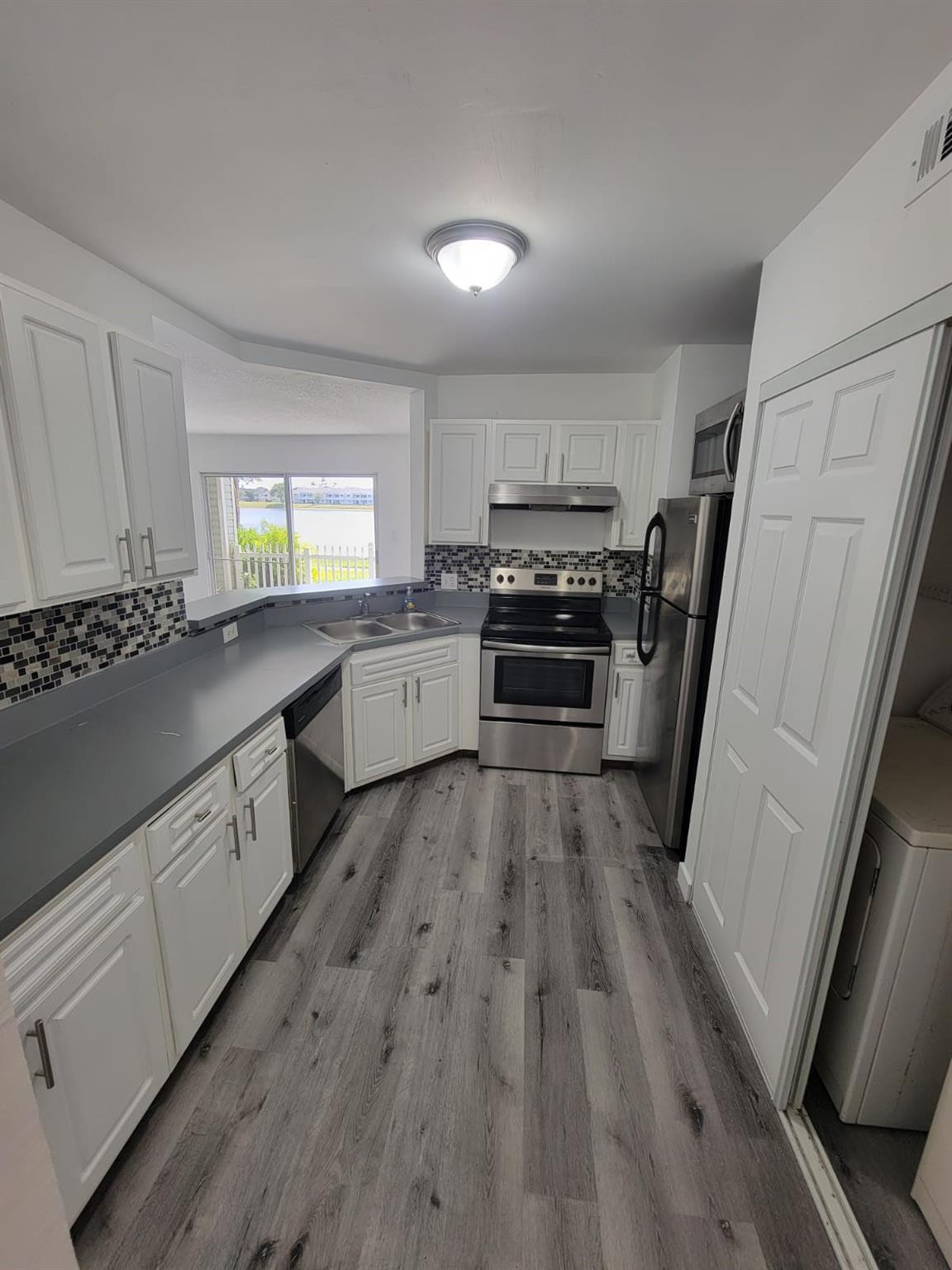 3465 NW 44th #106, Oakland Park FL 33309