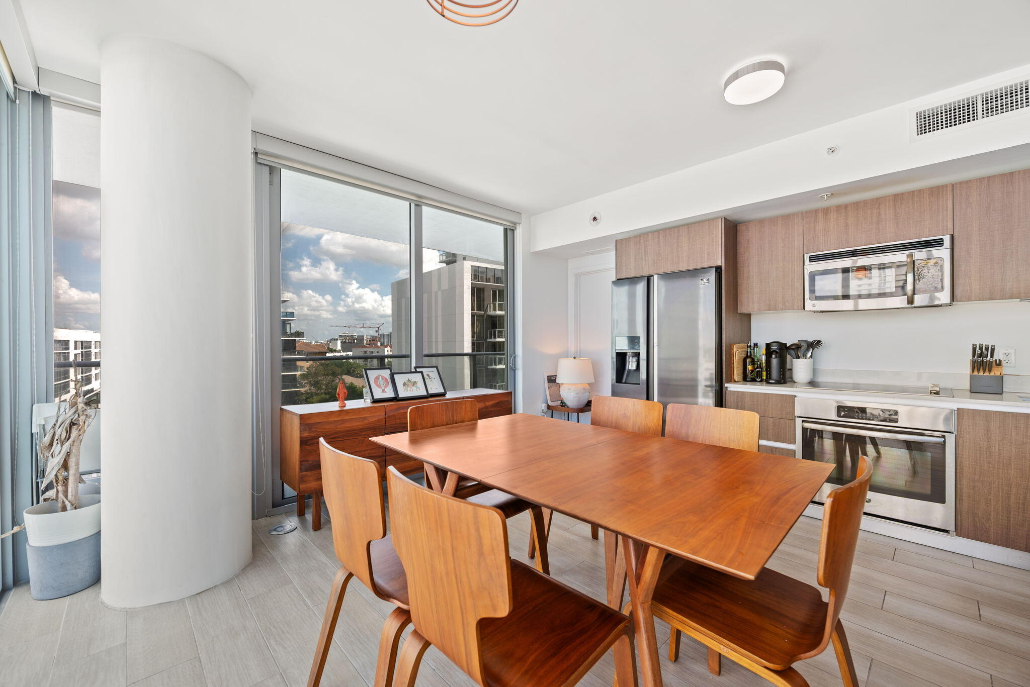 1600 SW 1st #702, Miami FL 33129