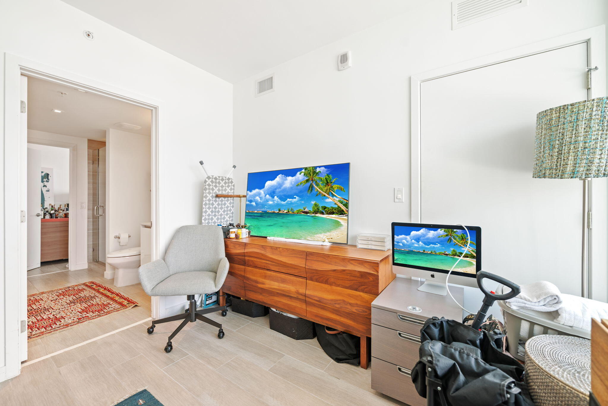 1600 SW 1st #702, Miami FL 33129