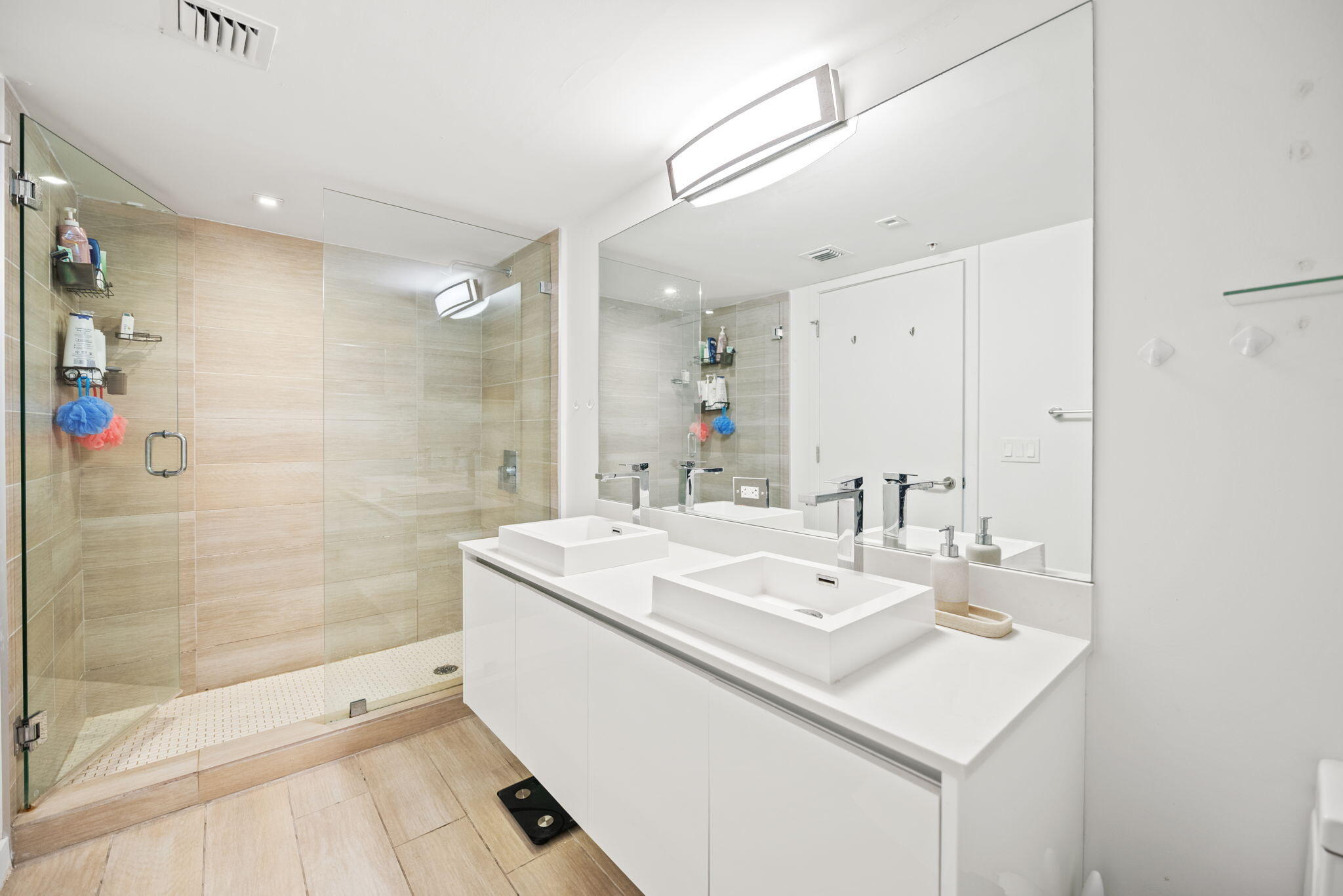 1600 SW 1st #702, Miami FL 33129