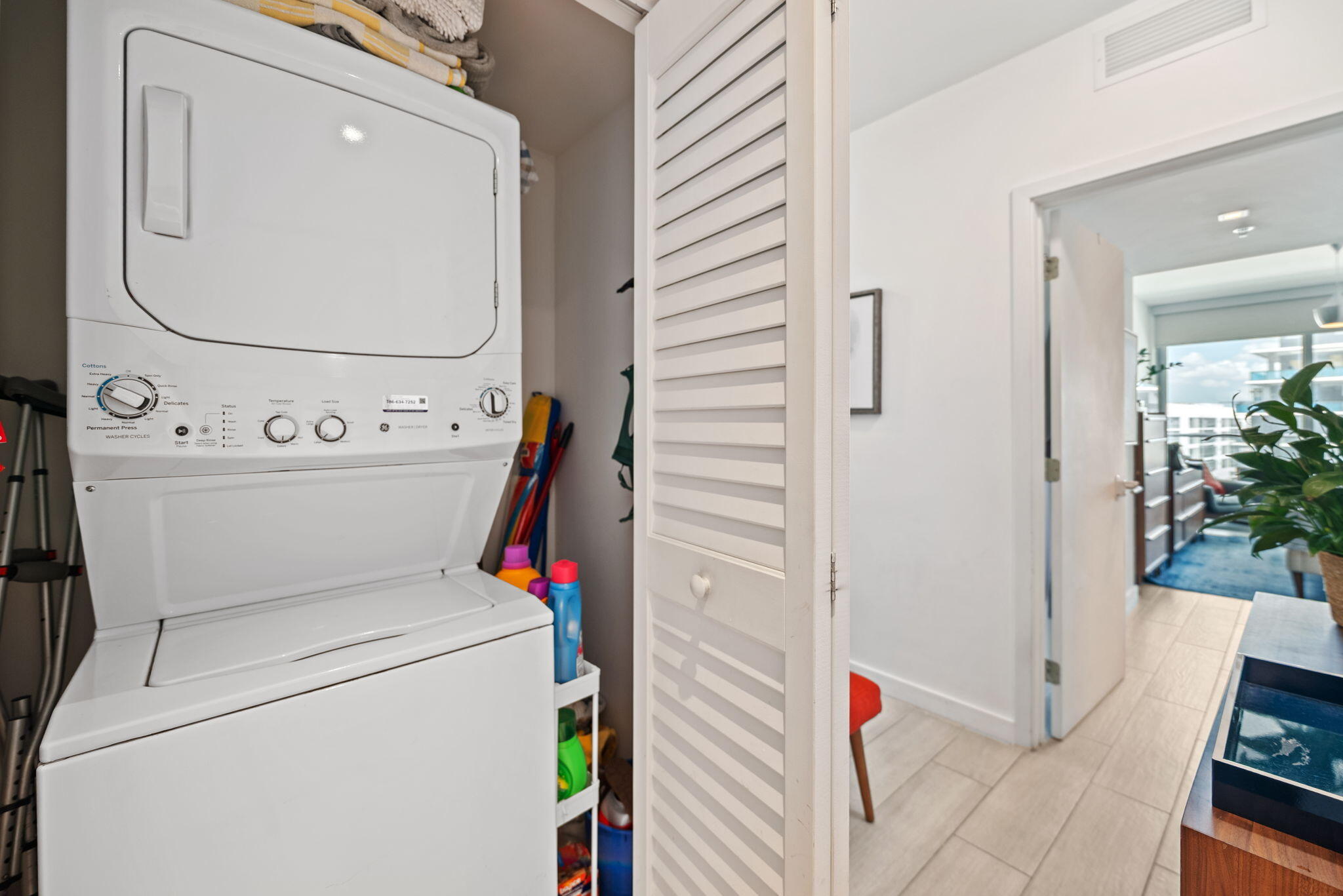 1600 SW 1st #702, Miami FL 33129