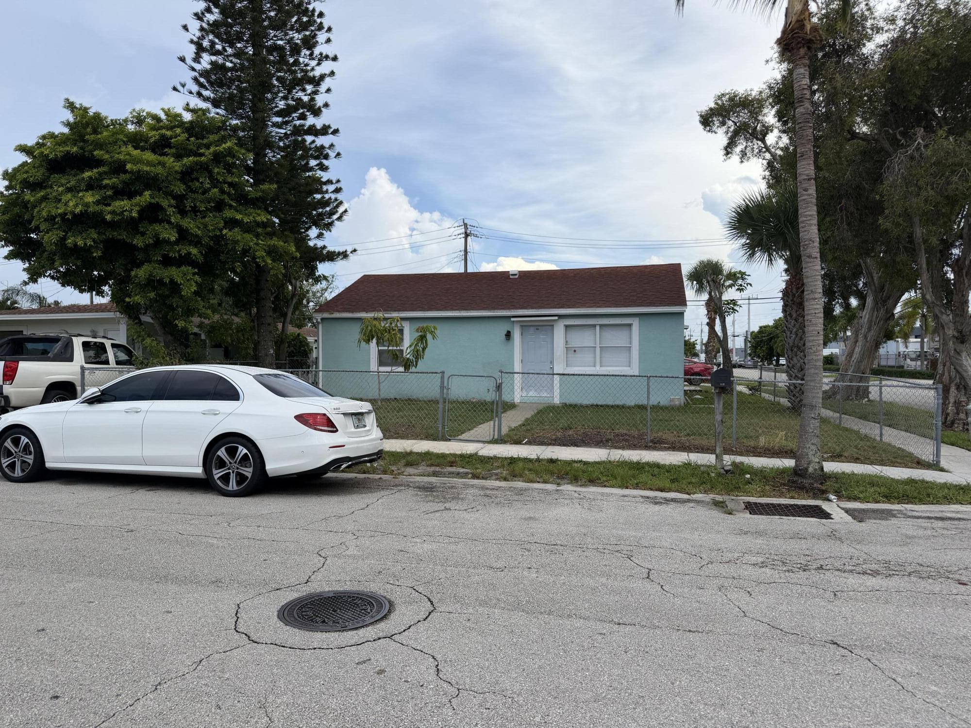 442 Winters, West Palm Beach FL 33405