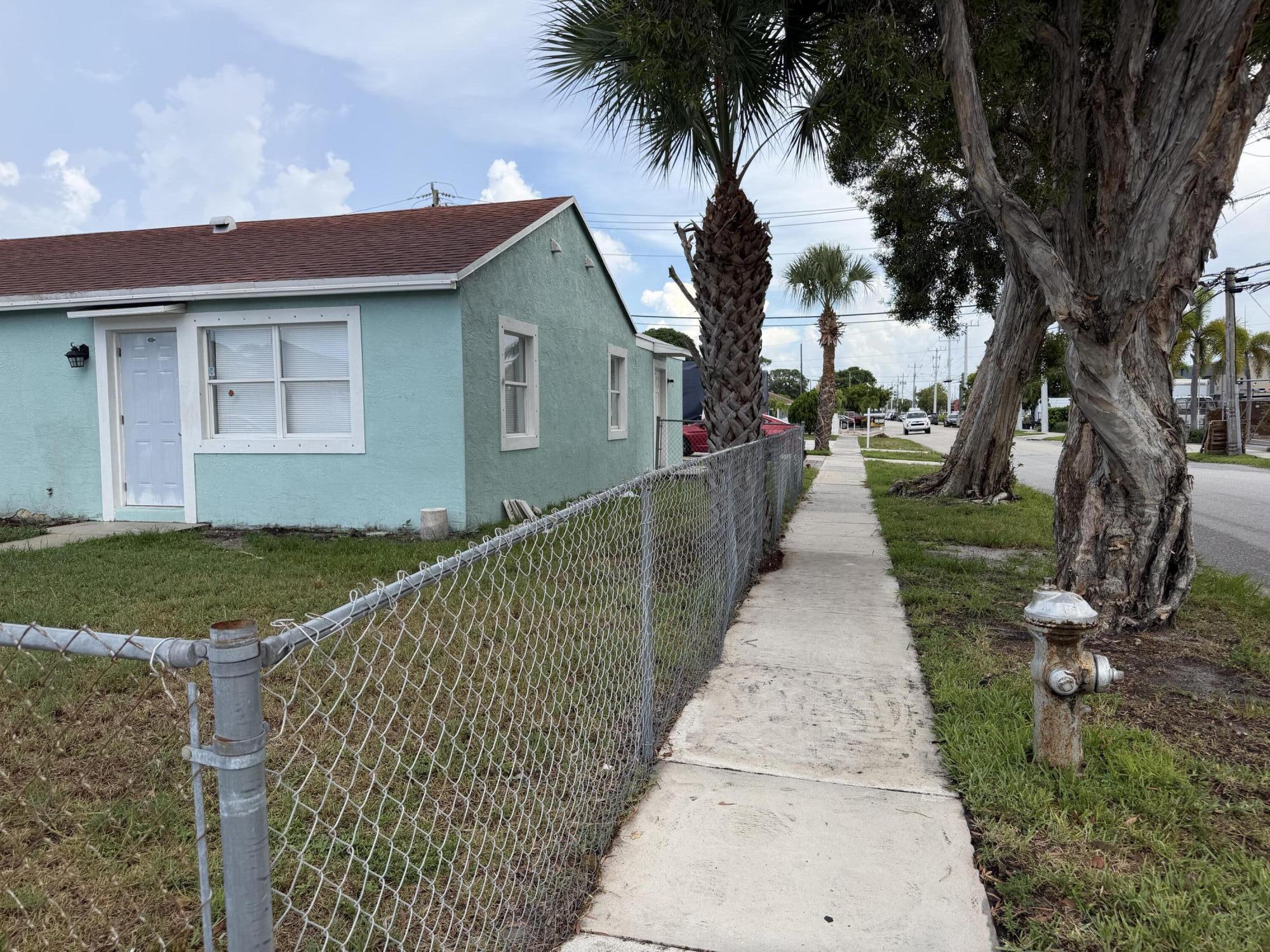 442 Winters, West Palm Beach FL 33405