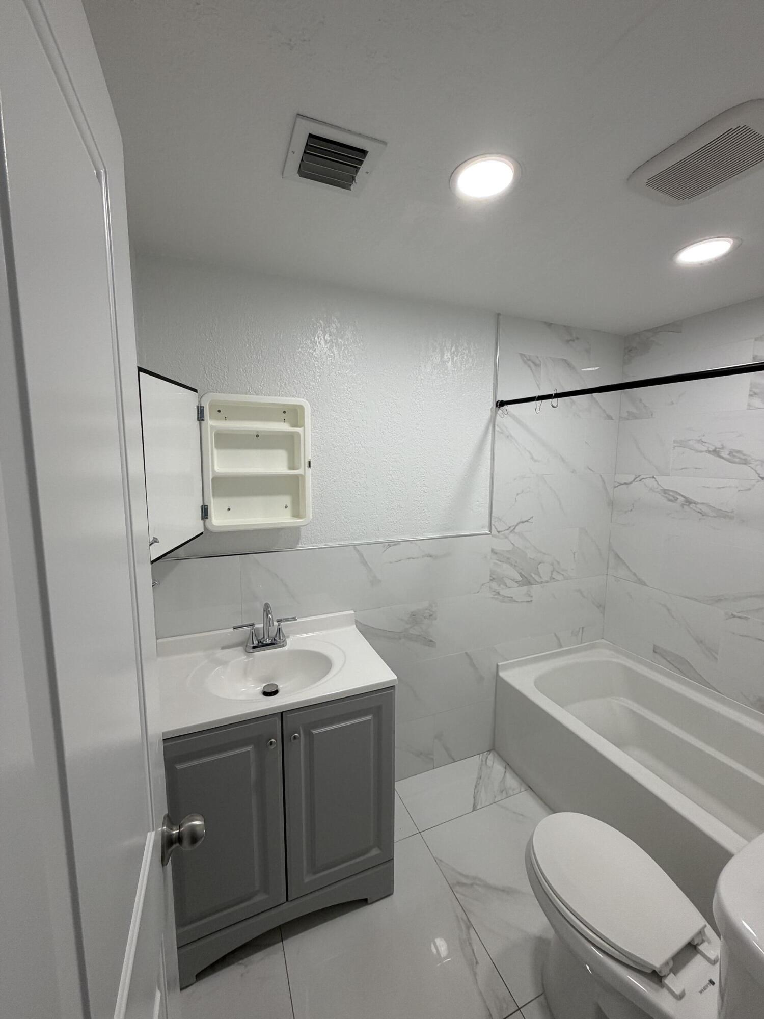 442 Winters, West Palm Beach FL 33405