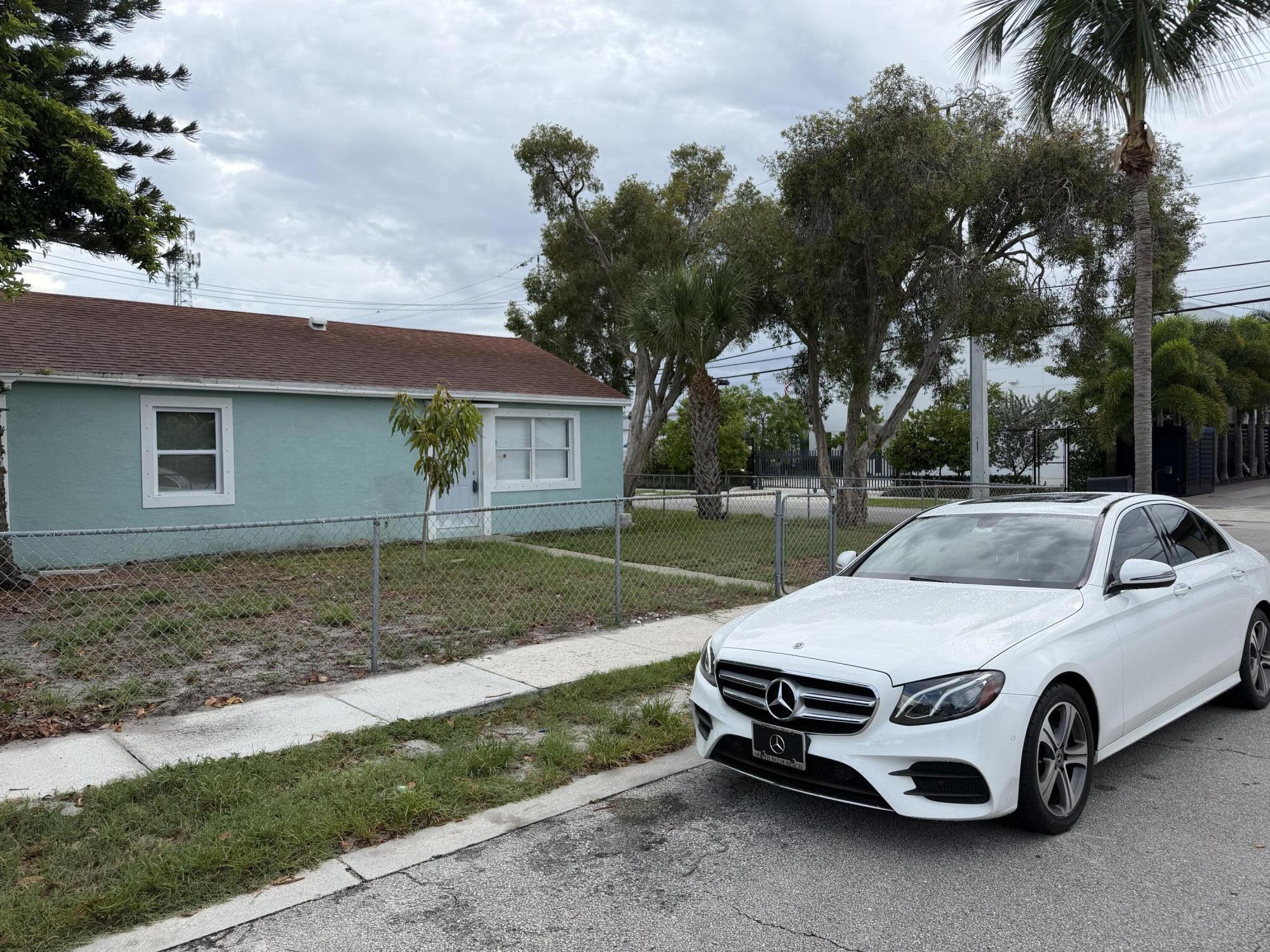 442 Winters, West Palm Beach FL 33405
