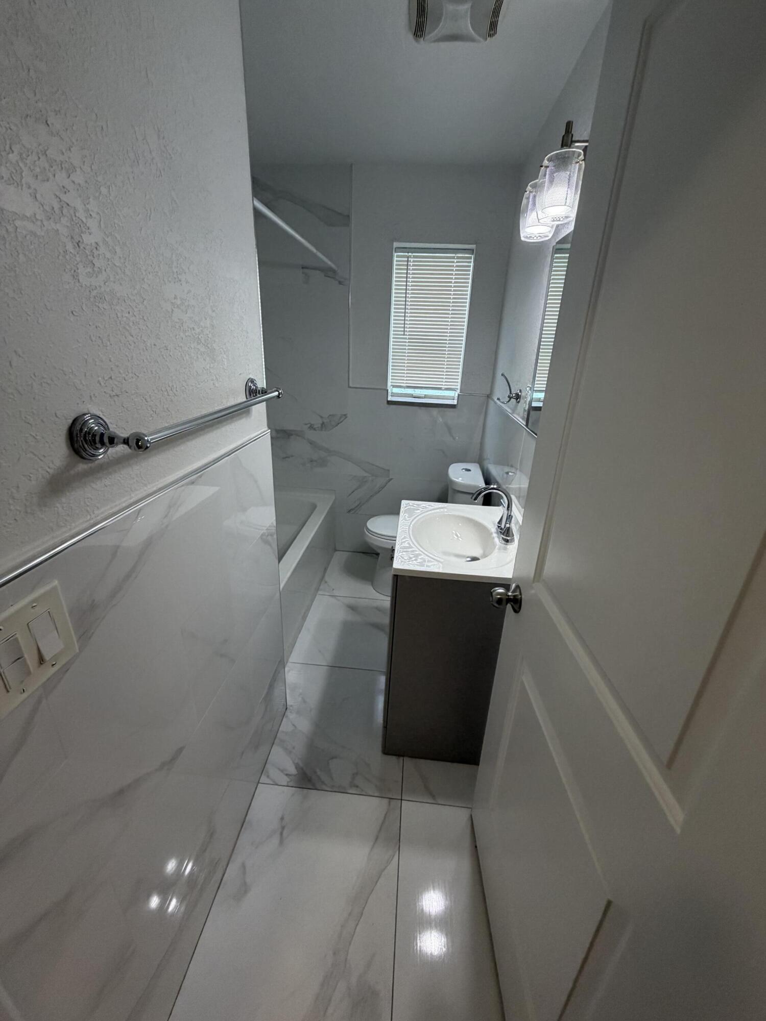 442 Winters, West Palm Beach FL 33405
