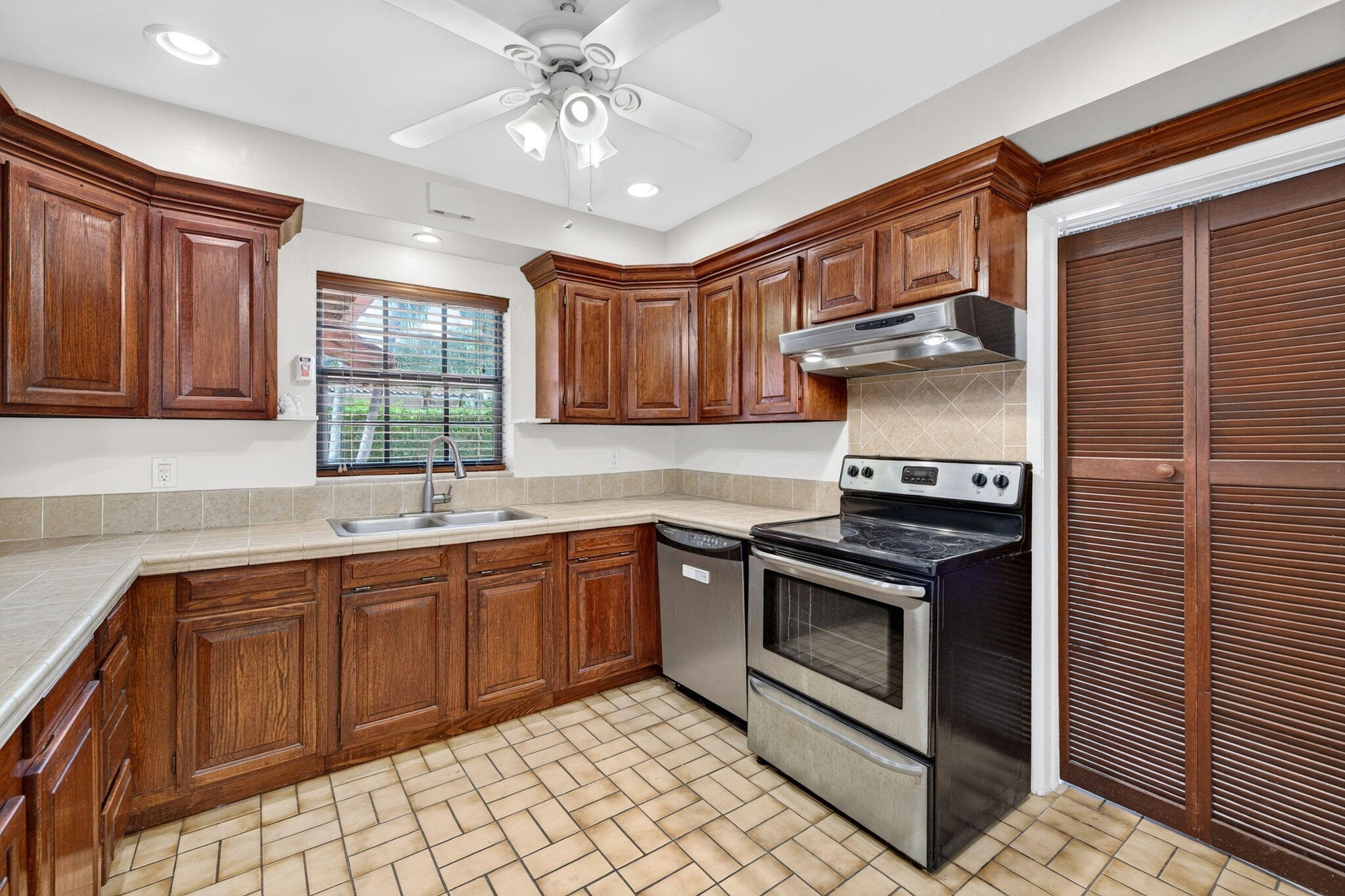 2060 Tropic, Lauderdale By The Sea FL 33062
