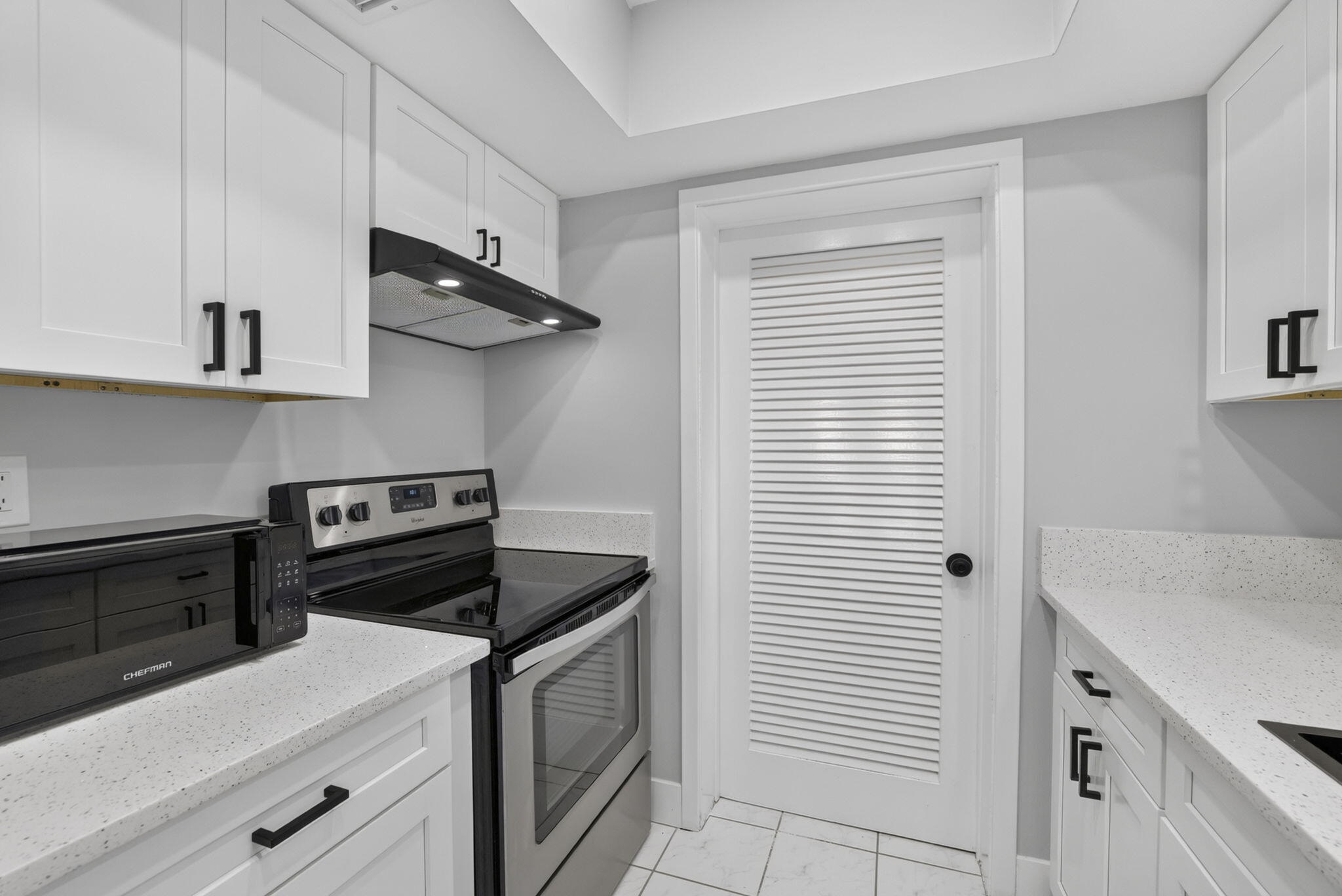 2755 NE 28th #E2, Lighthouse Point FL 33064