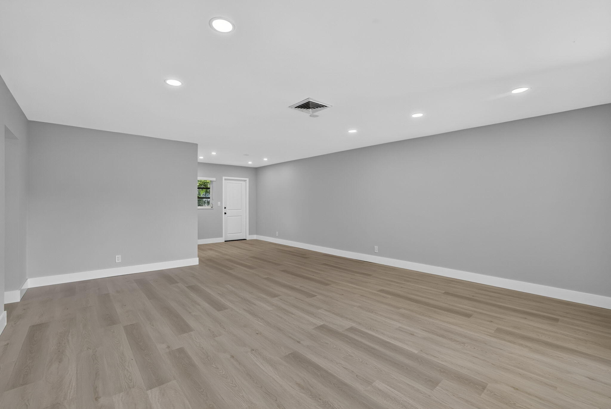 2755 NE 28th #E2, Lighthouse Point FL 33064