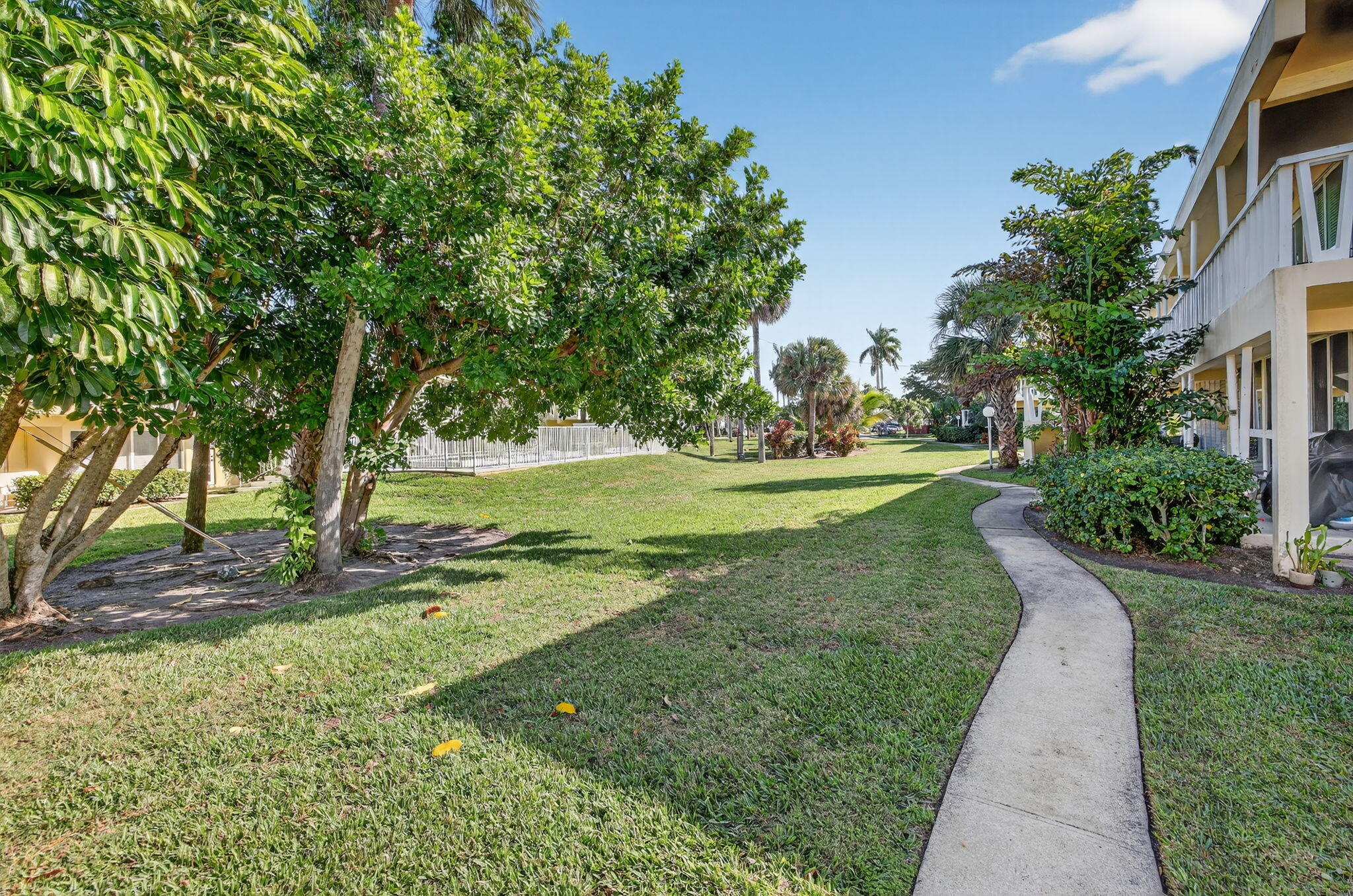 2755 NE 28th #E2, Lighthouse Point FL 33064