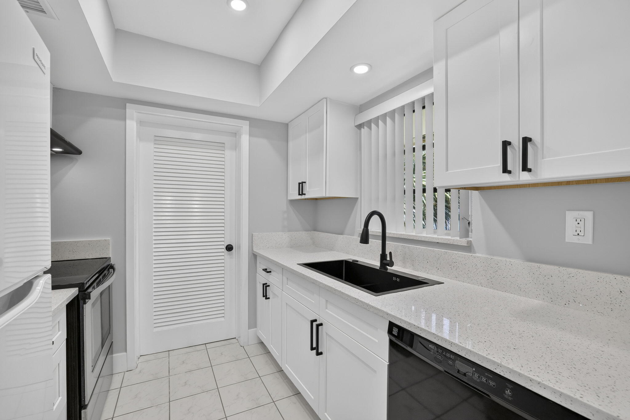 2755 NE 28th #E2, Lighthouse Point FL 33064