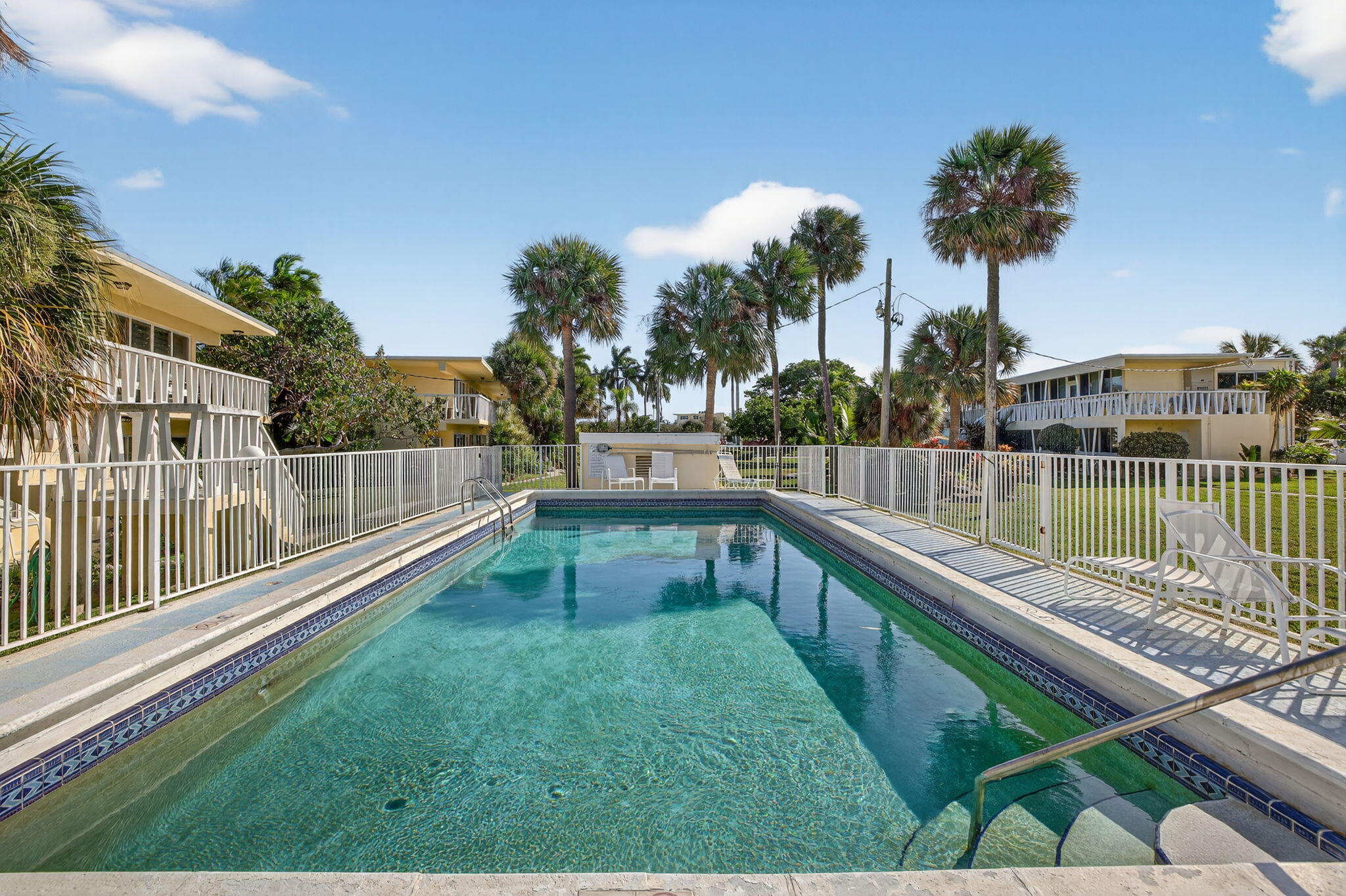 2755 NE 28th #E2, Lighthouse Point FL 33064