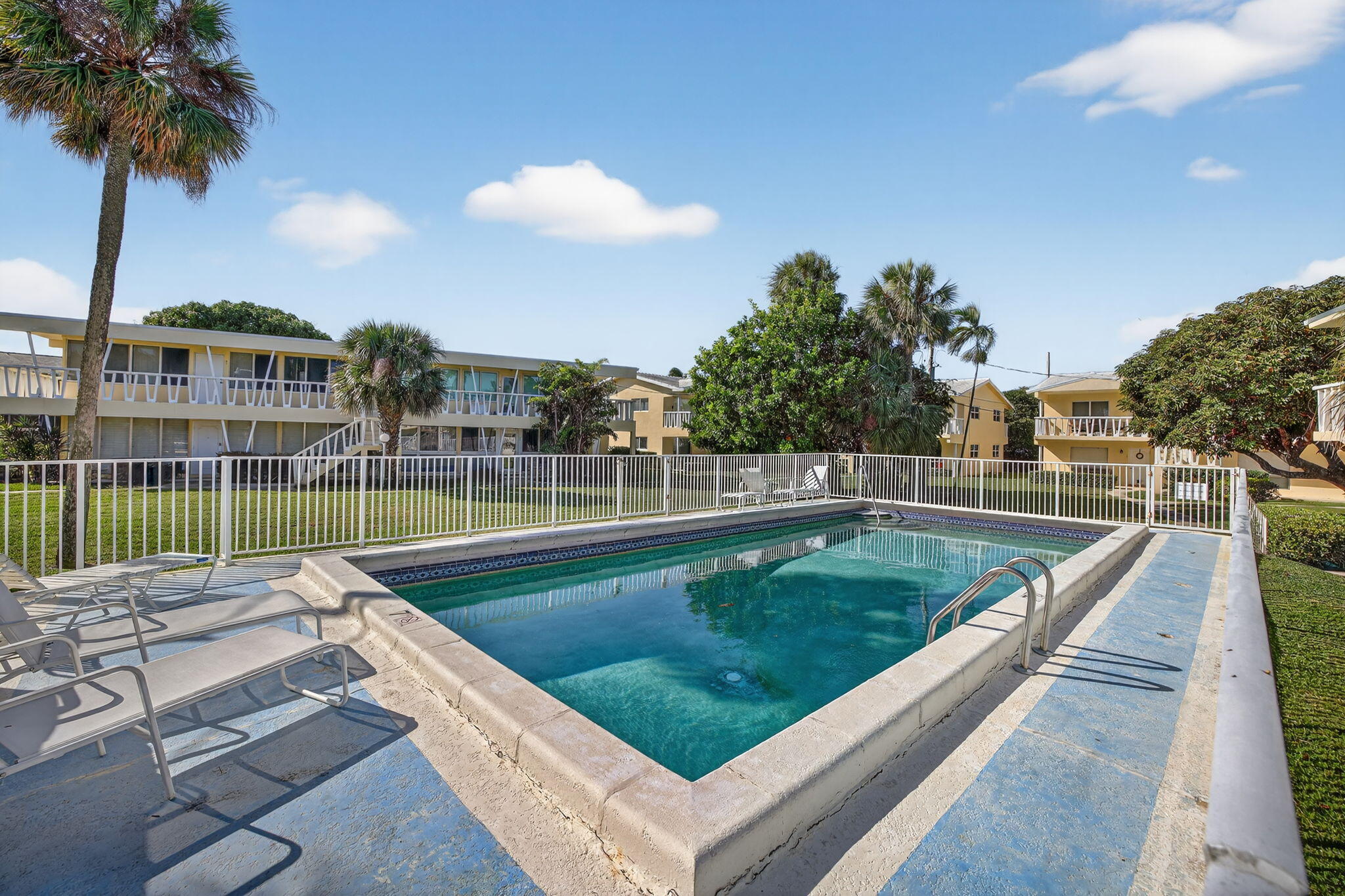 2755 NE 28th #E2, Lighthouse Point FL 33064