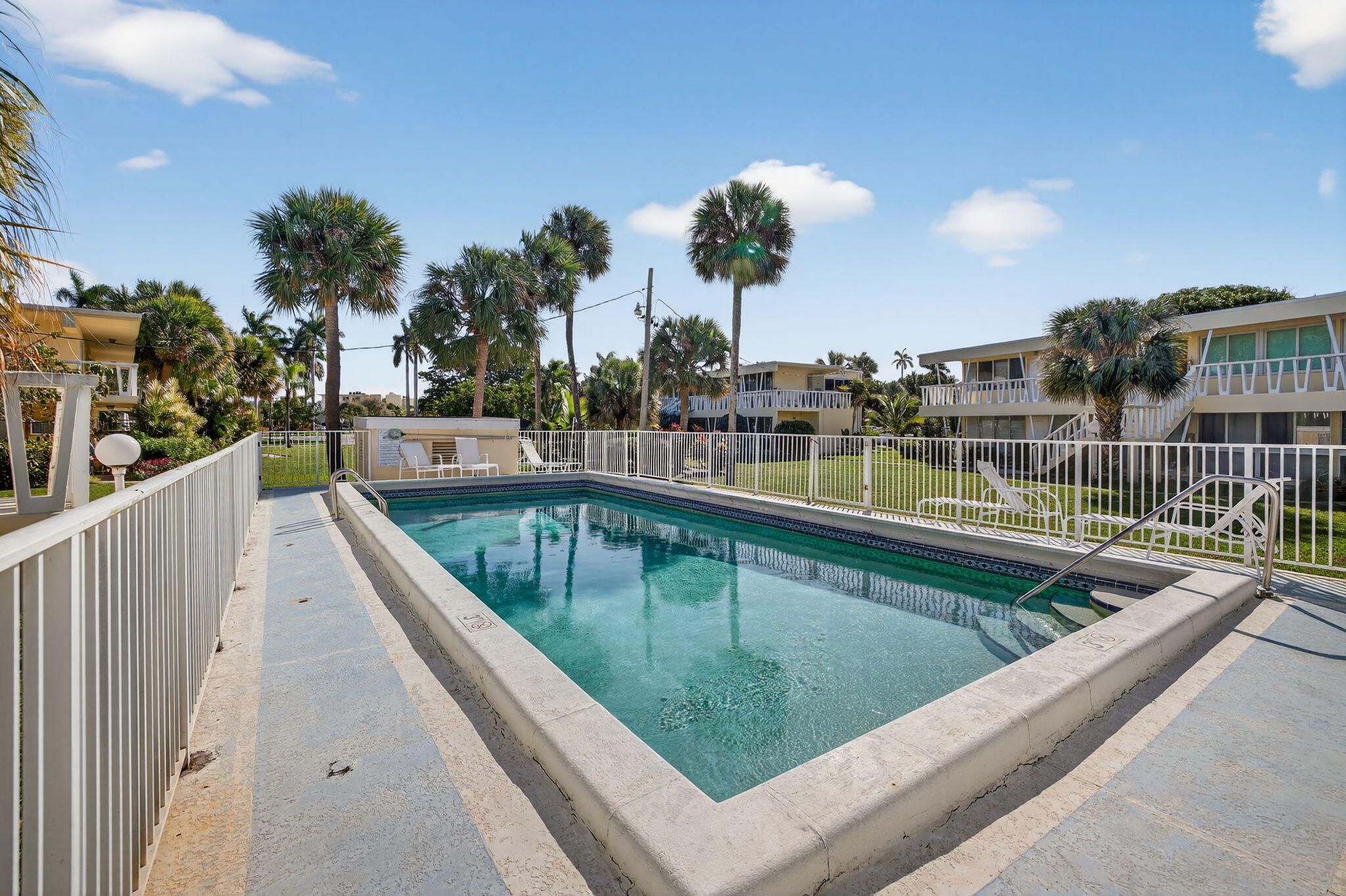 2755 NE 28th #E2, Lighthouse Point FL 33064