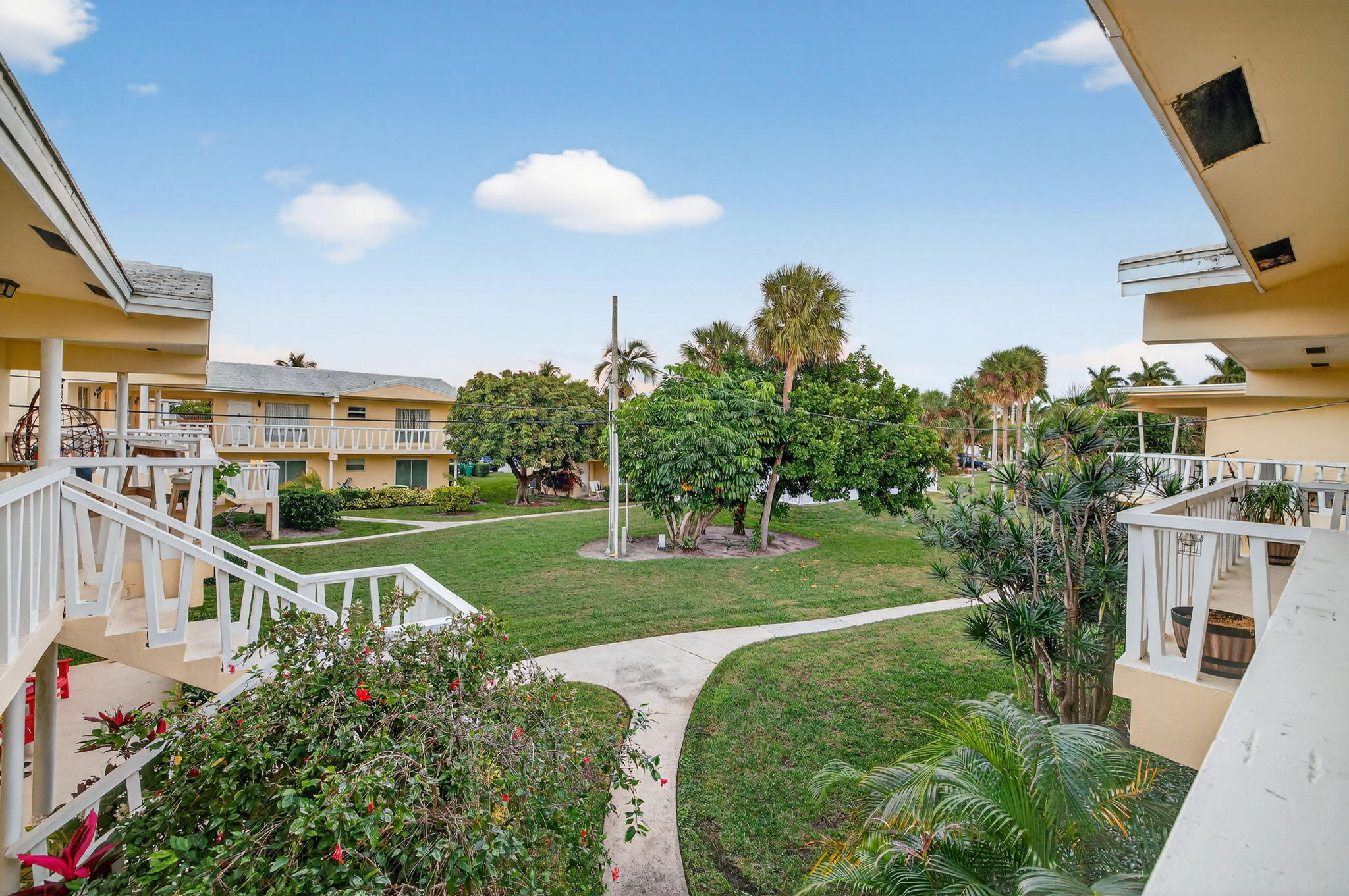 2755 NE 28th #E2, Lighthouse Point FL 33064