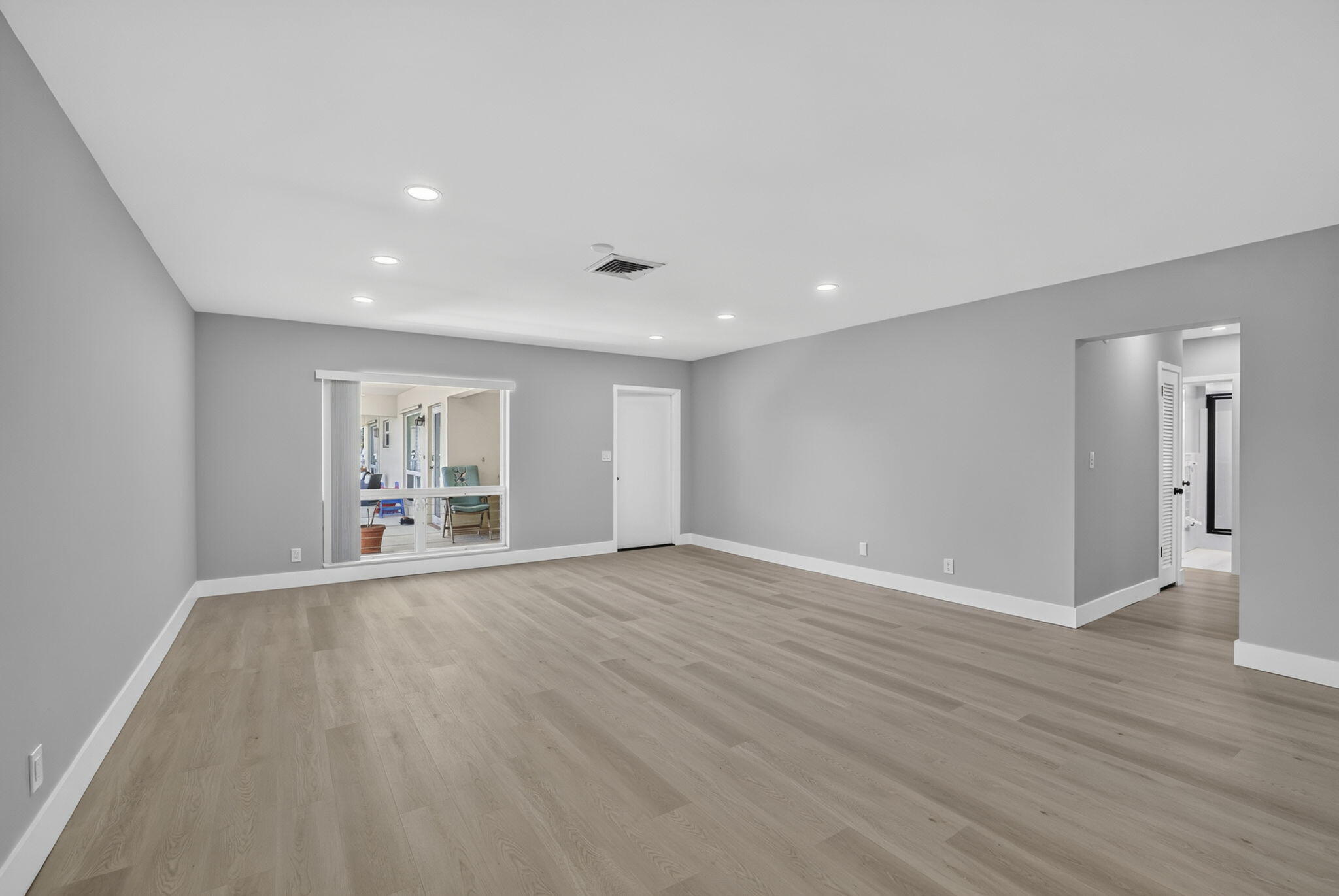 2755 NE 28th #E2, Lighthouse Point FL 33064