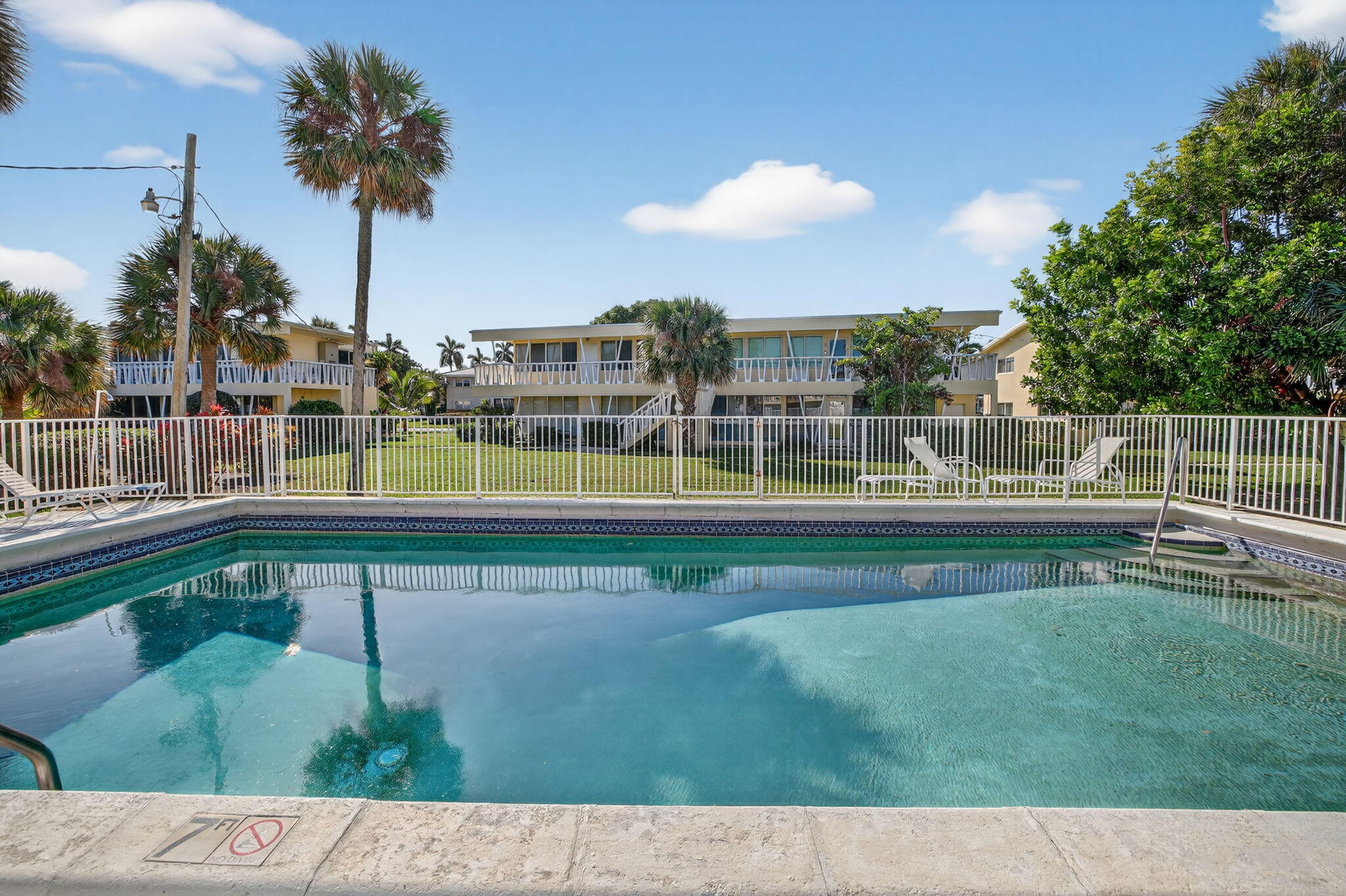 2755 NE 28th #E2, Lighthouse Point FL 33064