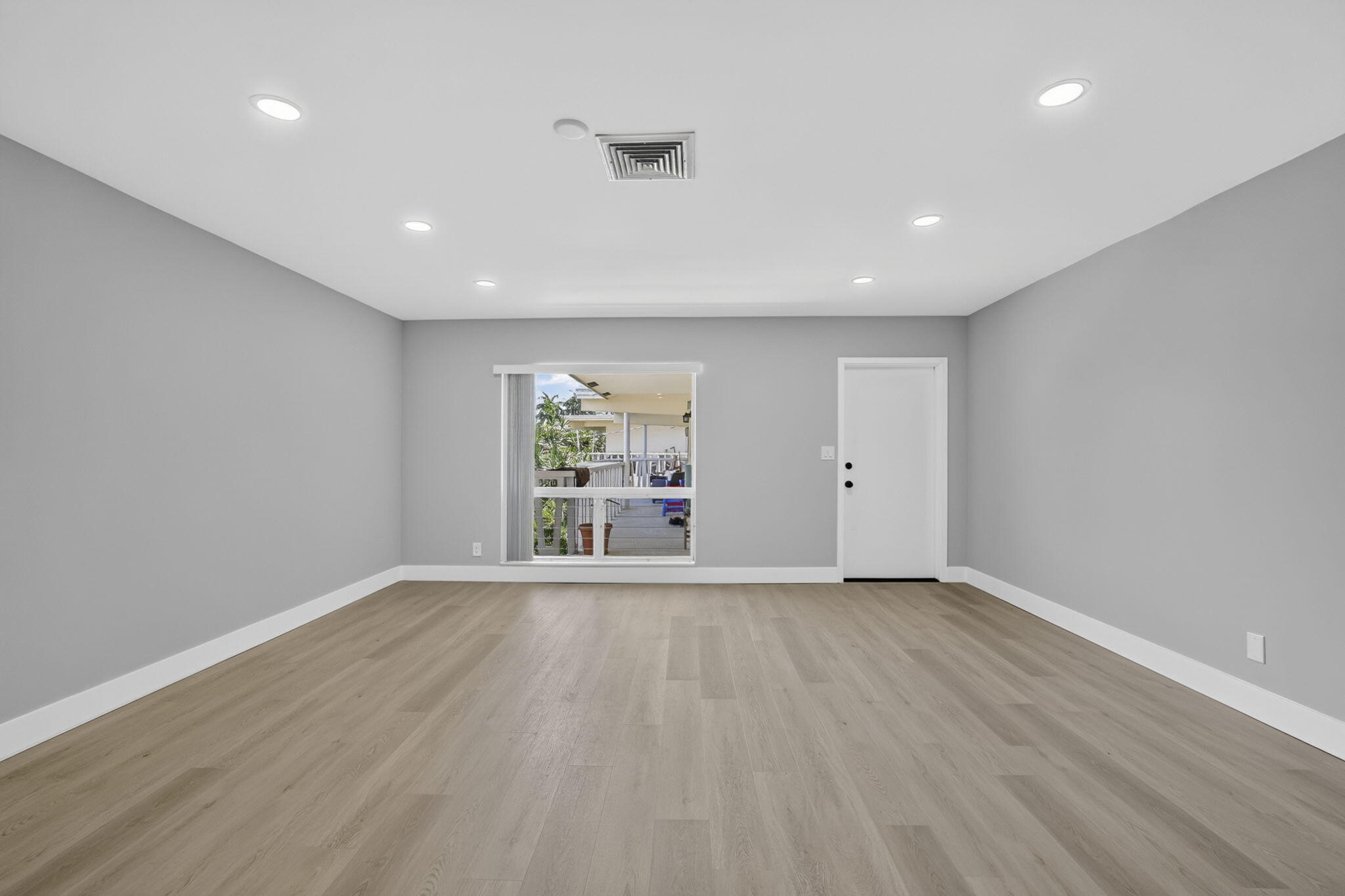 2755 NE 28th #E2, Lighthouse Point FL 33064