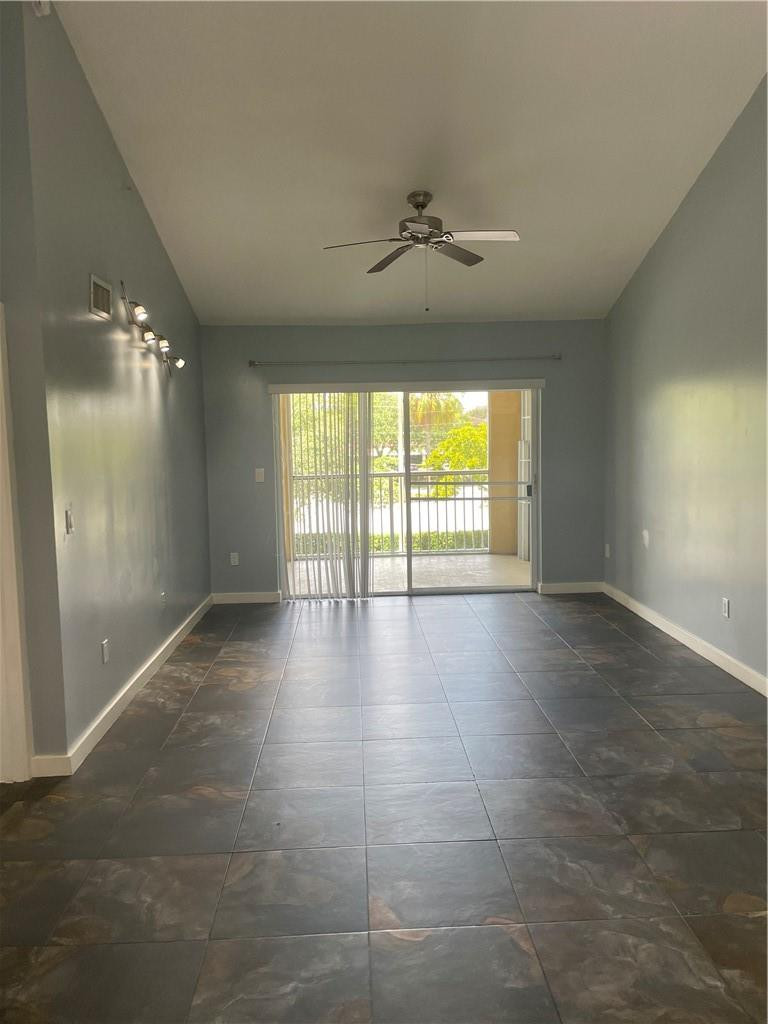 2640 S University #319, Davie FL 33328