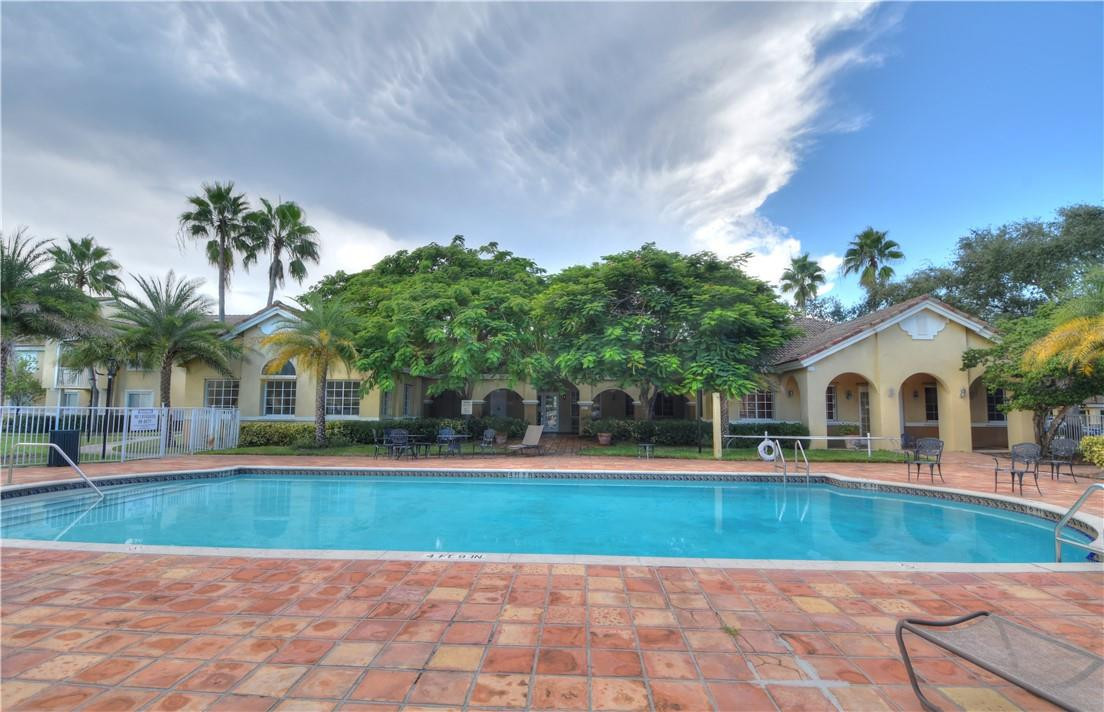 2640 S University #319, Davie FL 33328