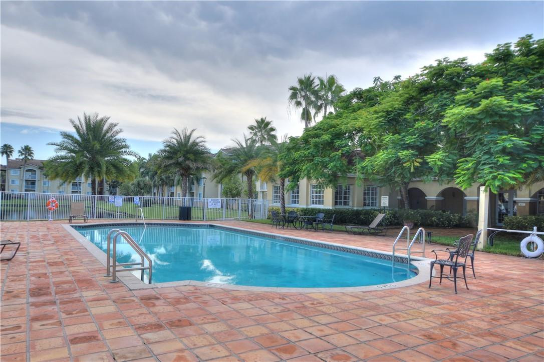2640 S University #319, Davie FL 33328