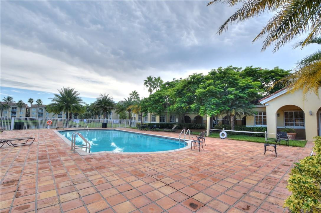 2640 S University #319, Davie FL 33328