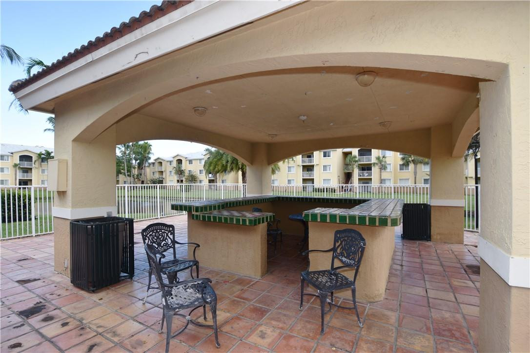 2640 S University #319, Davie FL 33328