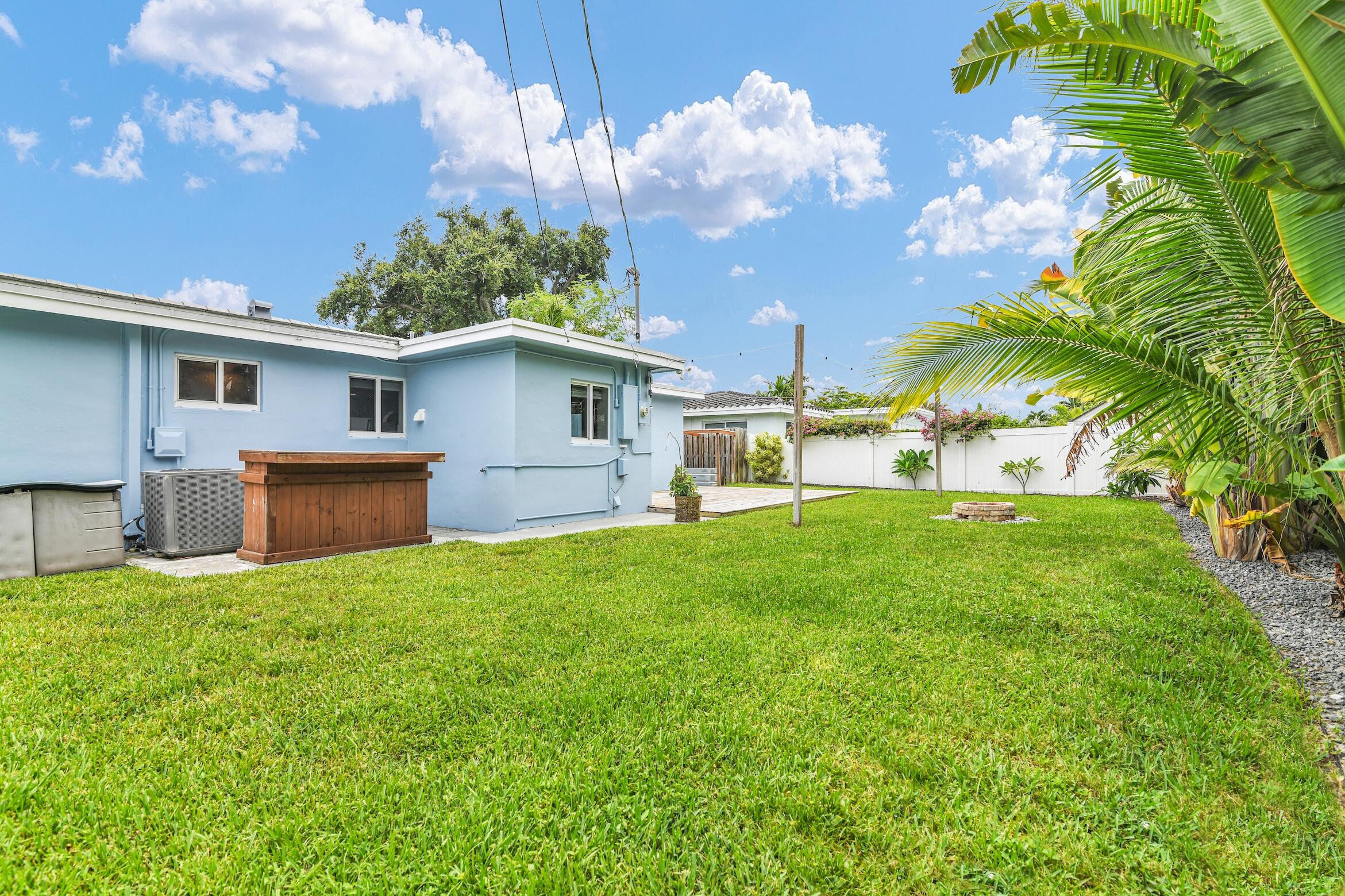 909 SE 16, Deerfield Beach FL 33441