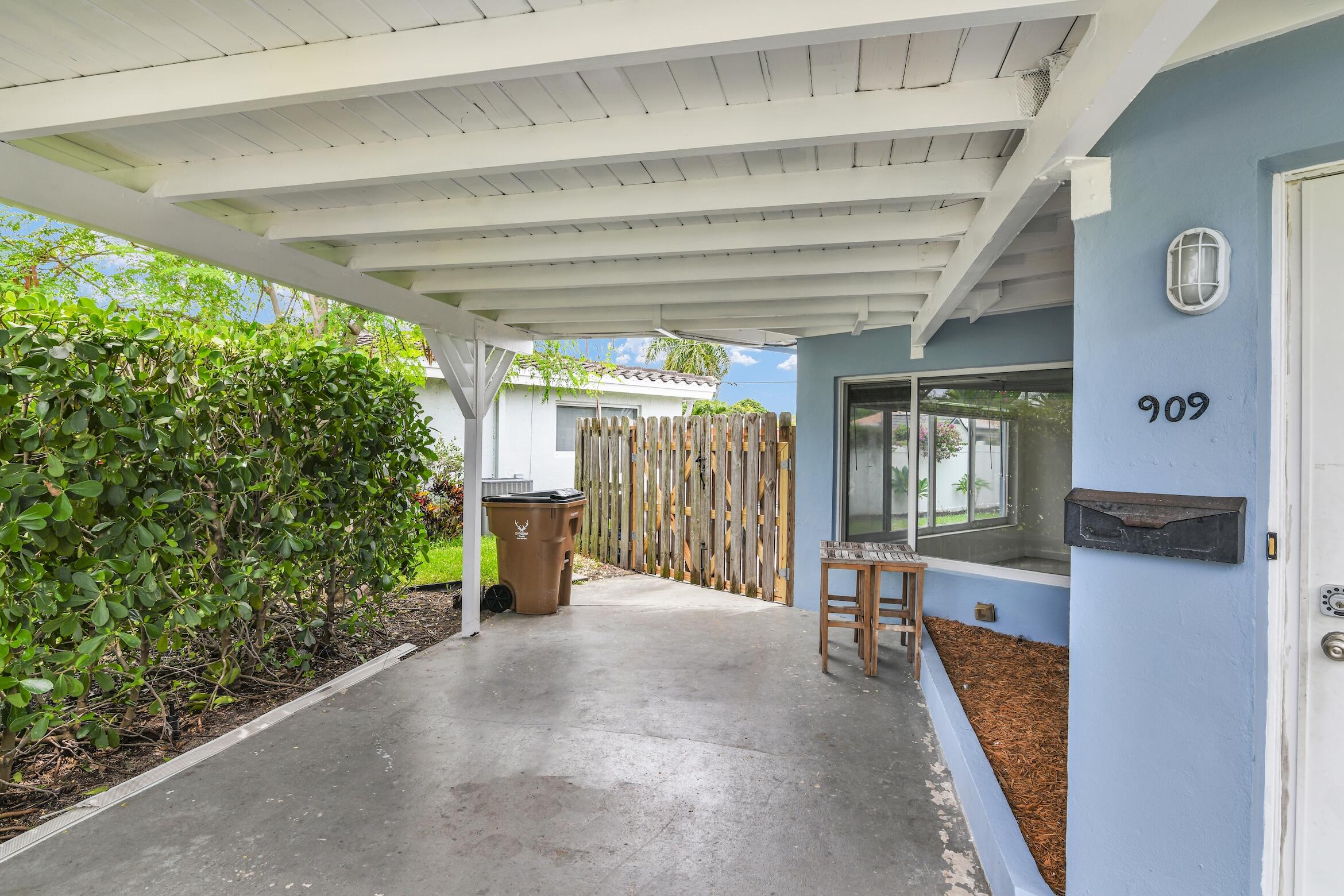 909 SE 16, Deerfield Beach FL 33441