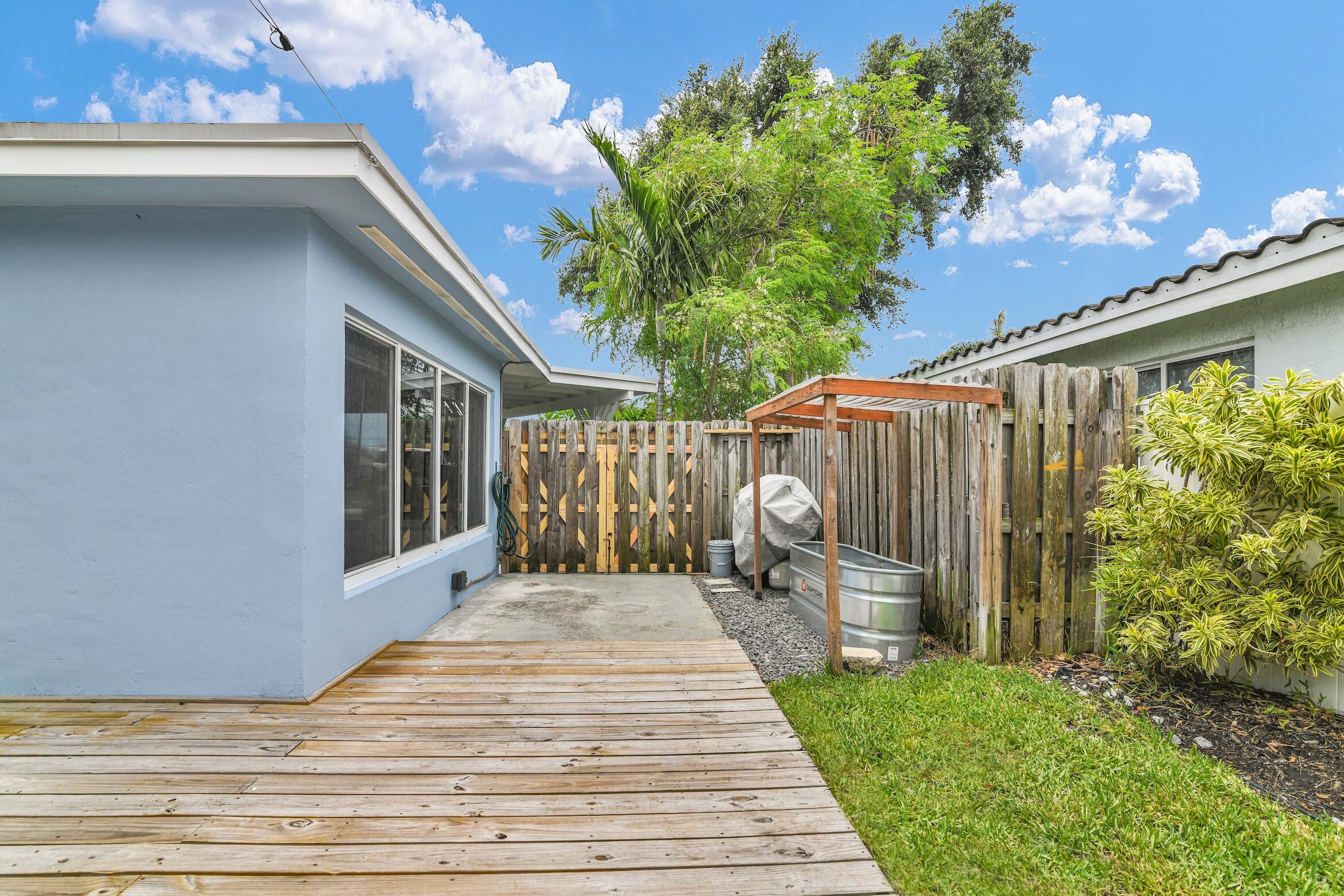 909 SE 16, Deerfield Beach FL 33441