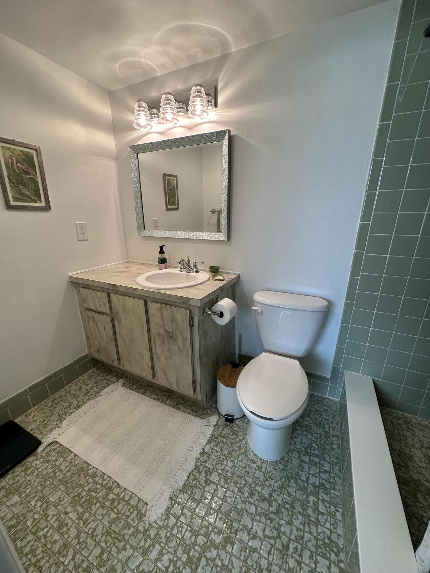 141 SE 3rd #203, Dania Beach FL 33004