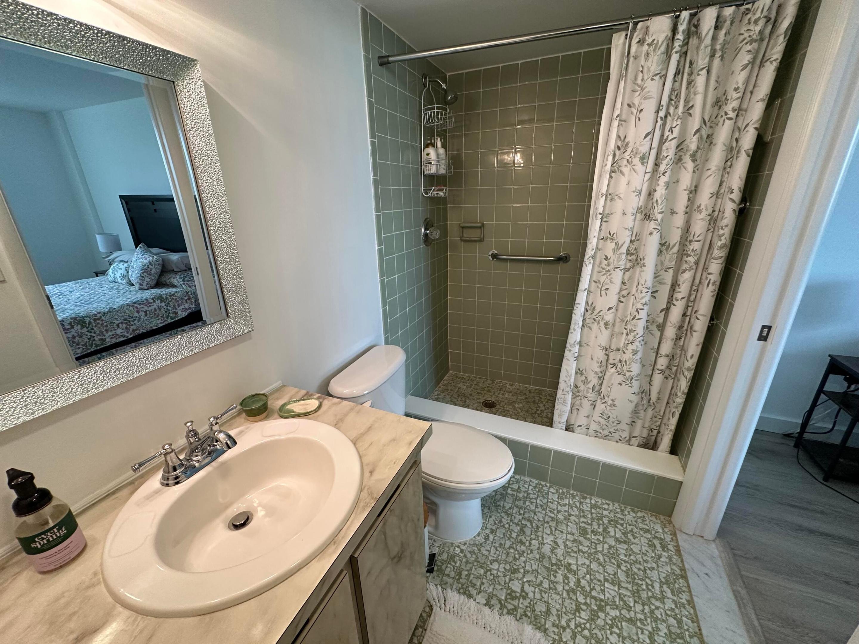 141 SE 3rd #203, Dania Beach FL 33004