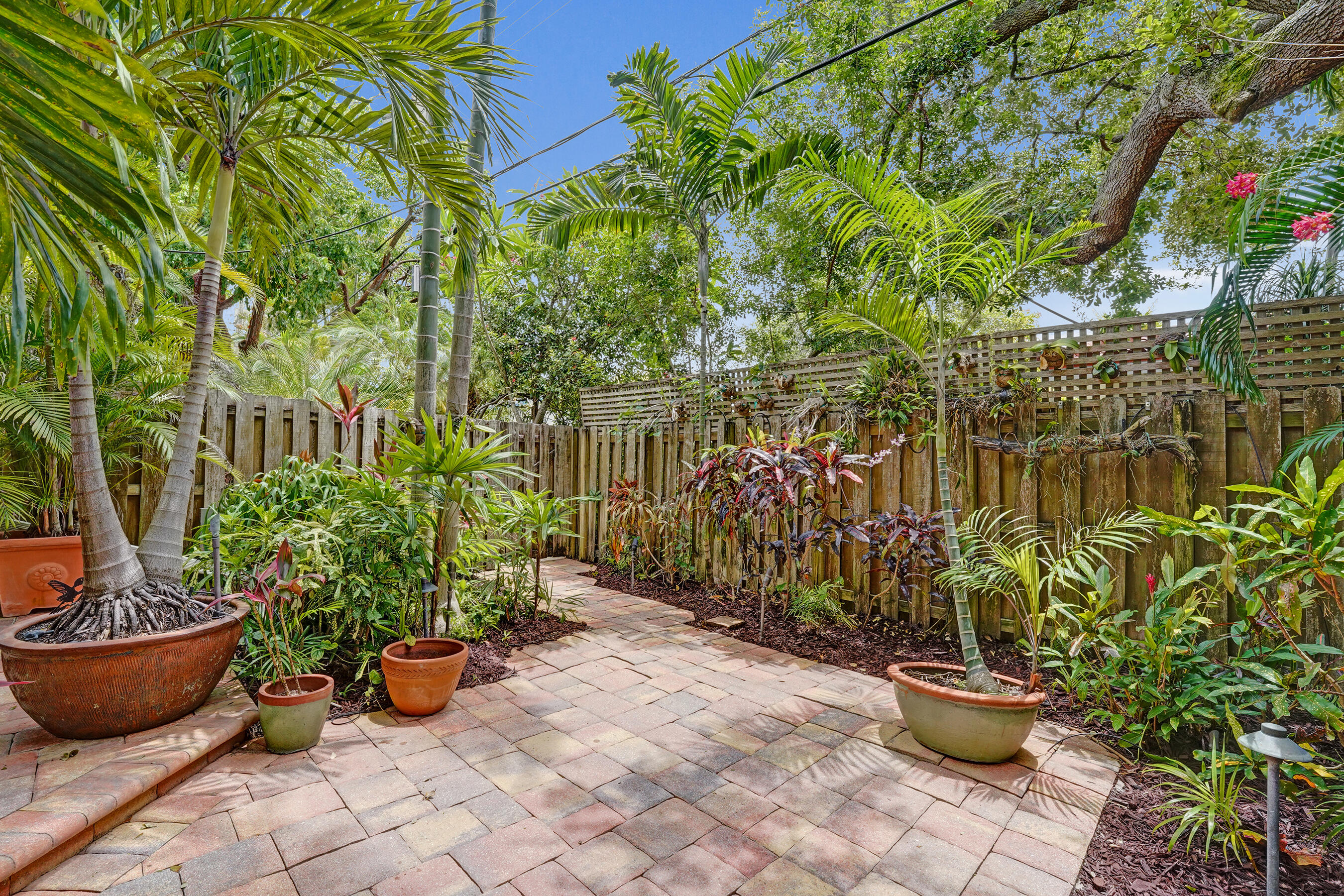 620 NE 9th #6, Fort Lauderdale FL 33304