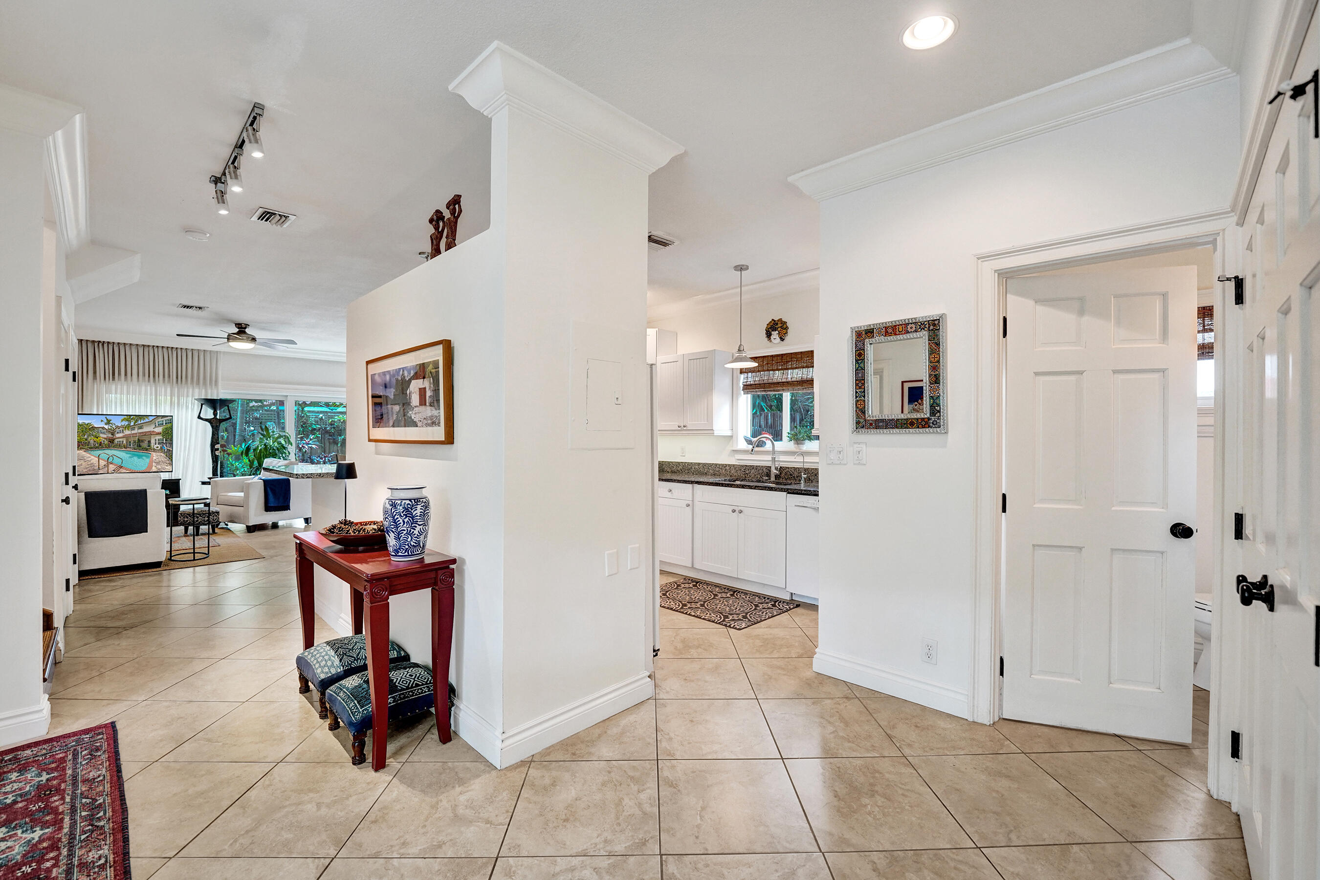 620 NE 9th #6, Fort Lauderdale FL 33304