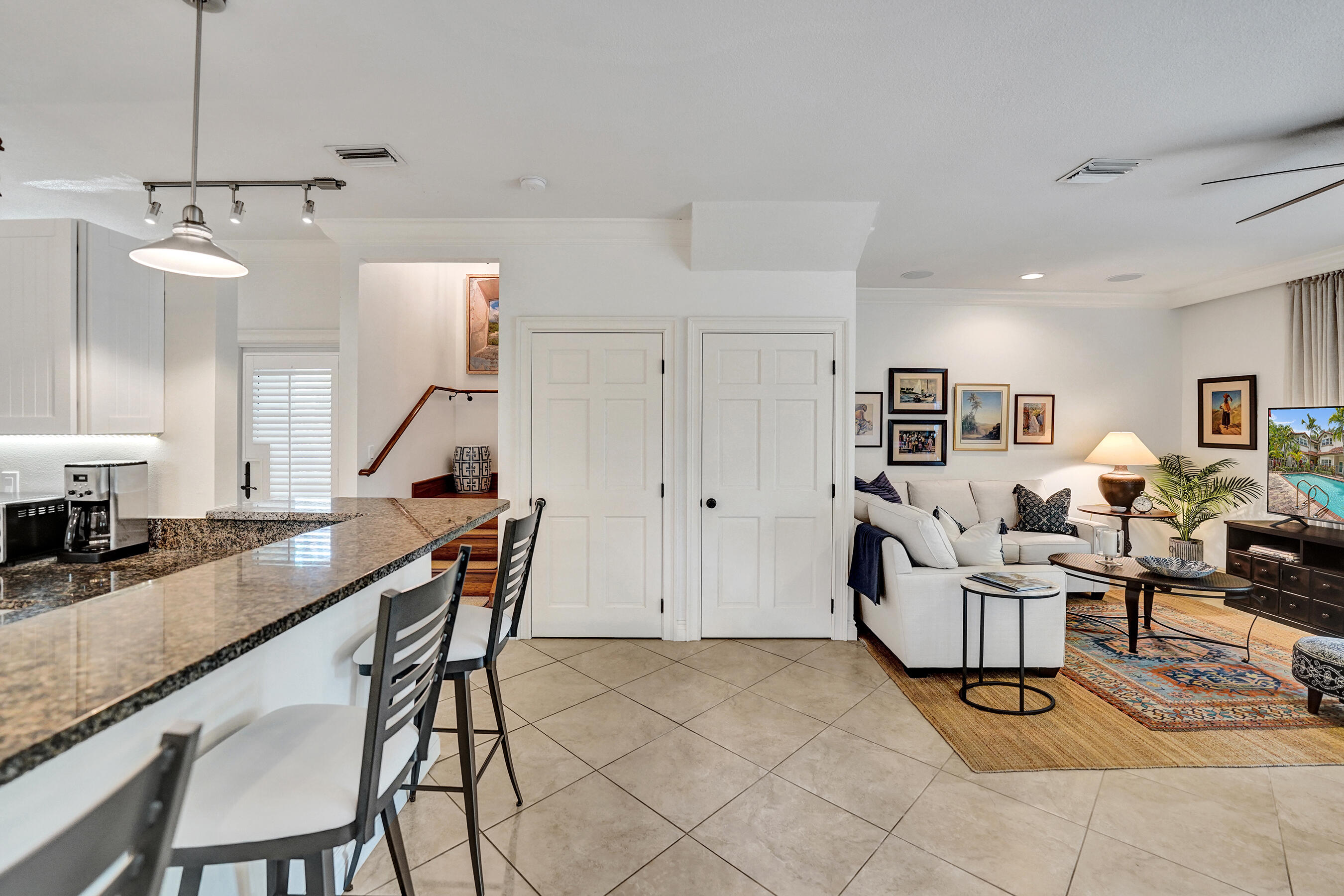 620 NE 9th #6, Fort Lauderdale FL 33304