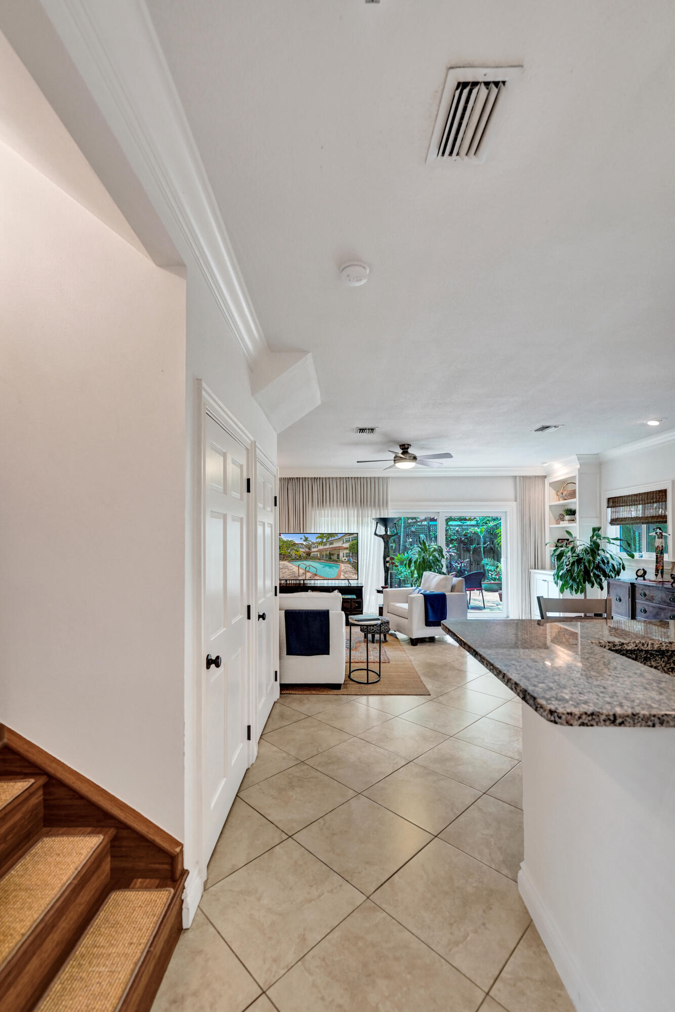 620 NE 9th #6, Fort Lauderdale FL 33304