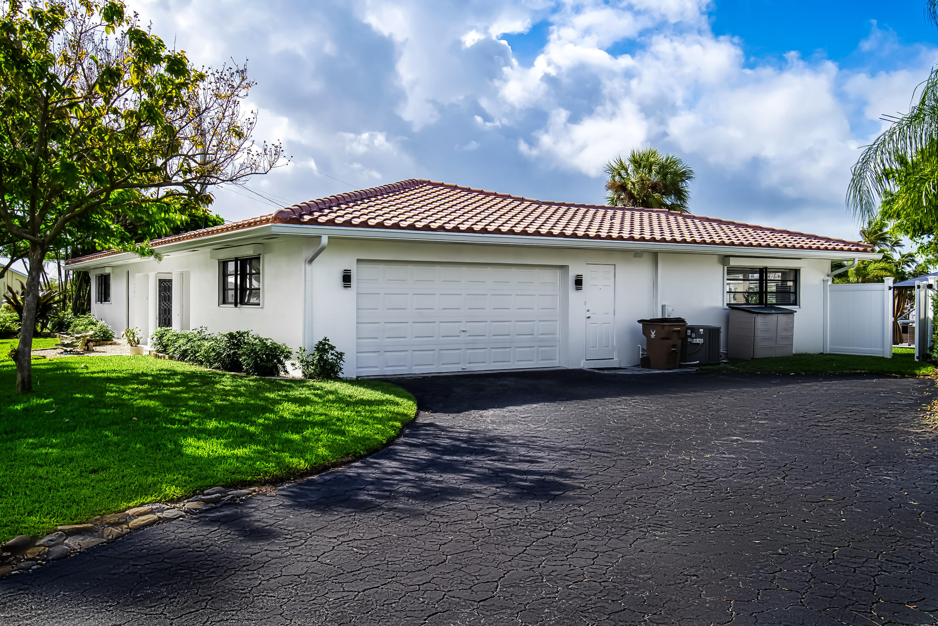 1250 SE 10th, Deerfield Beach FL 33441