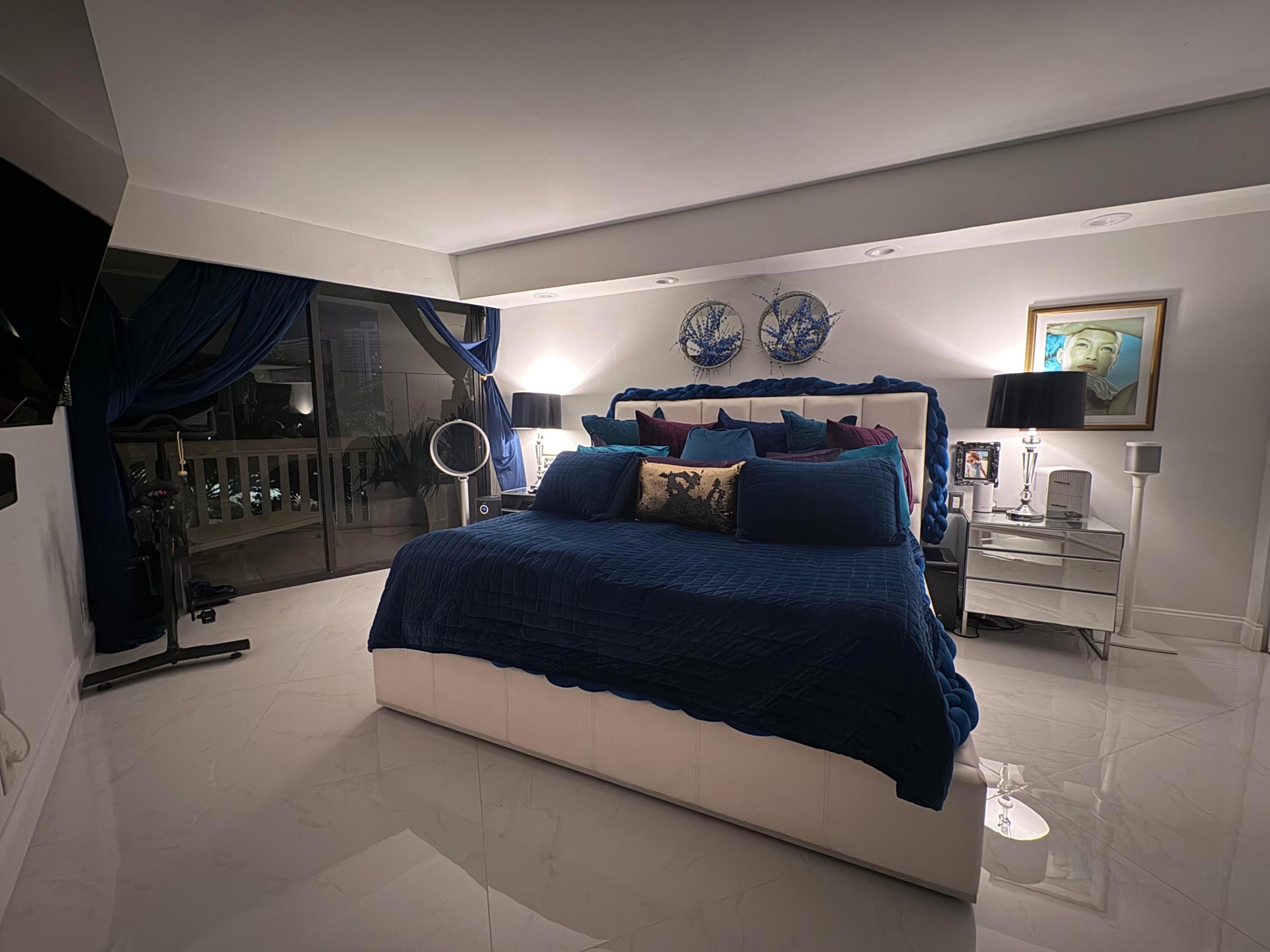 1000 E Island #305, Aventura FL 33160