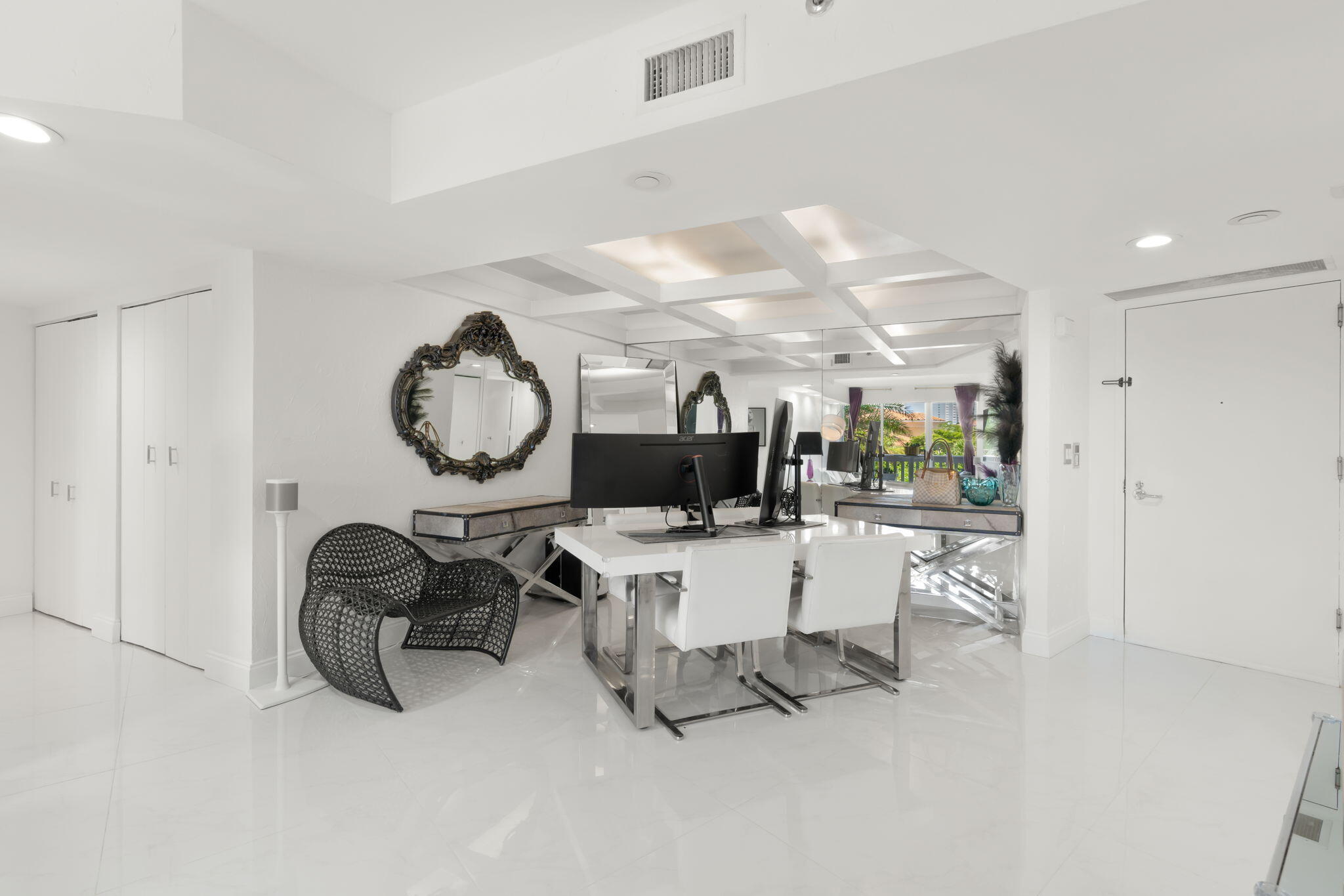 1000 E Island #305, Aventura FL 33160