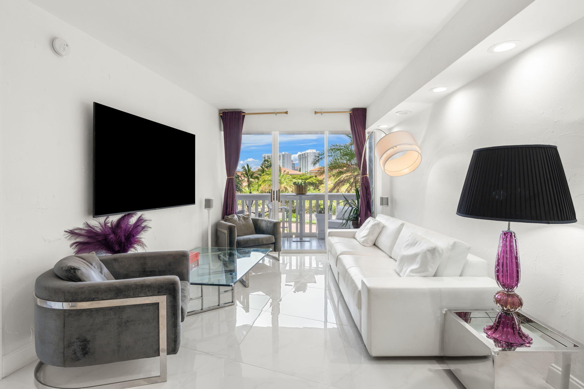 1000 E Island #305, Aventura FL 33160
