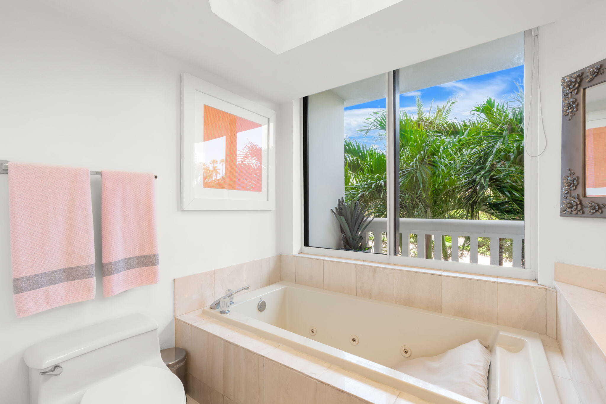 1000 E Island #305, Aventura FL 33160
