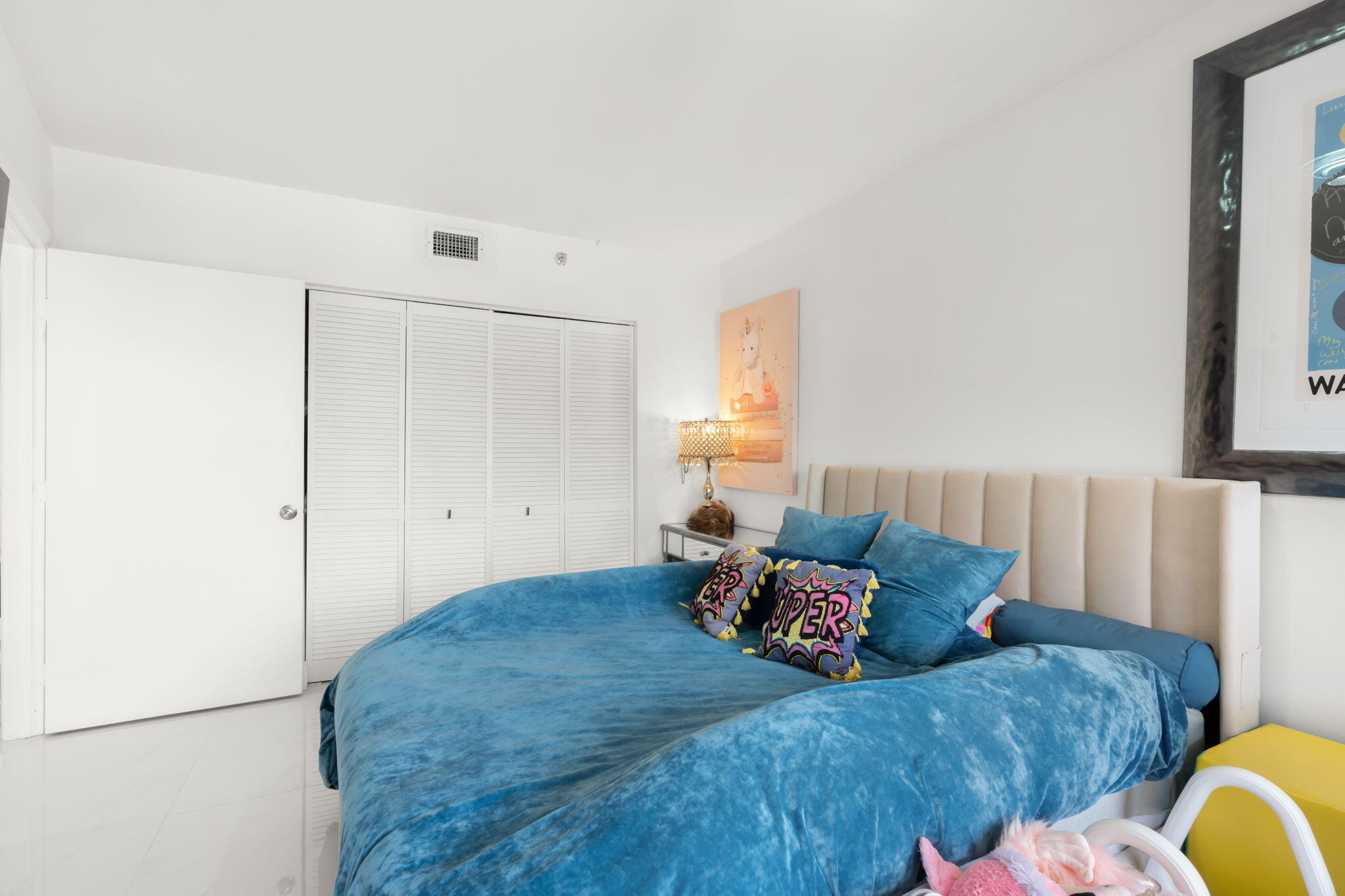 1000 E Island #305, Aventura FL 33160
