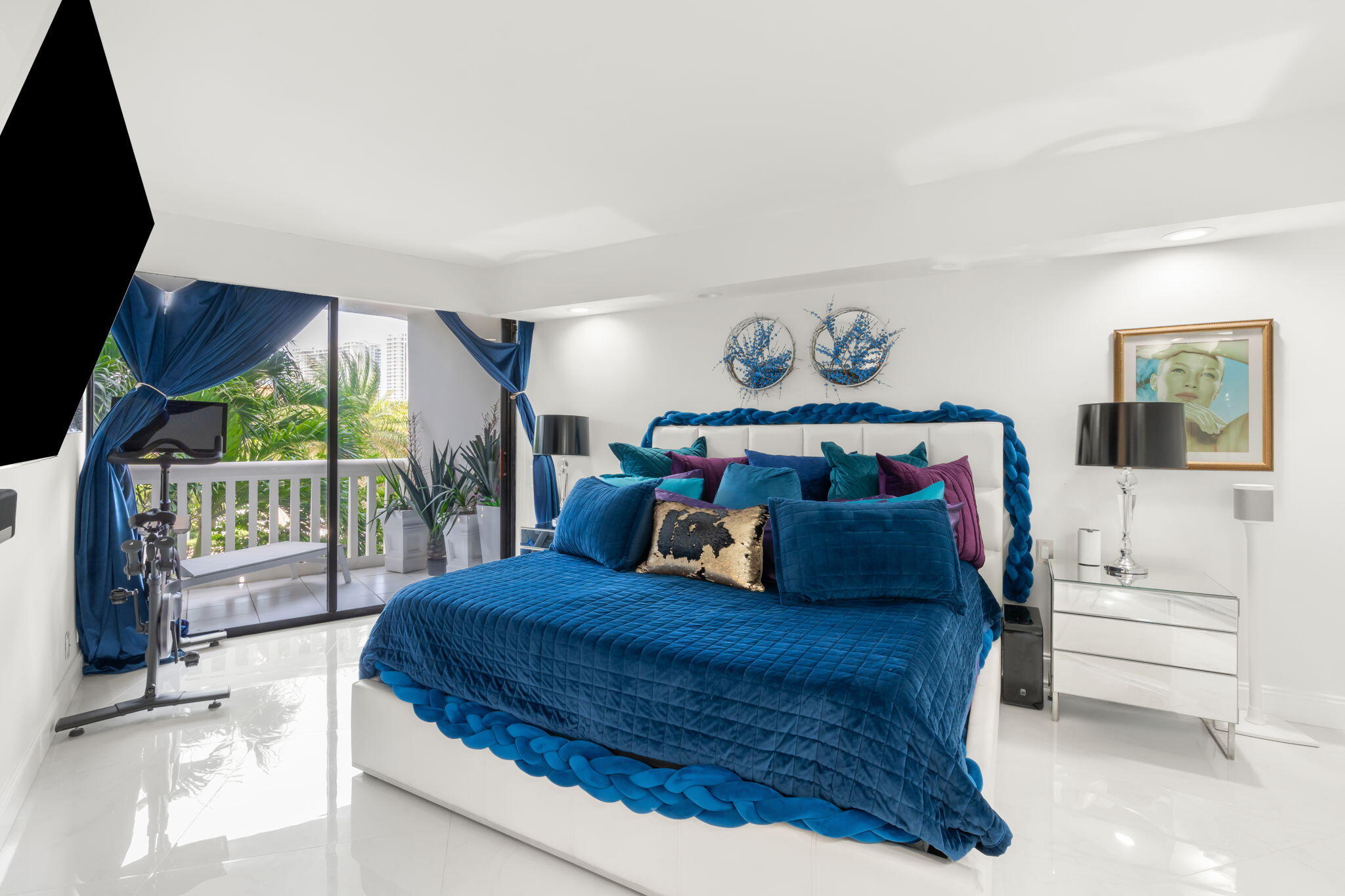 1000 E Island #305, Aventura FL 33160