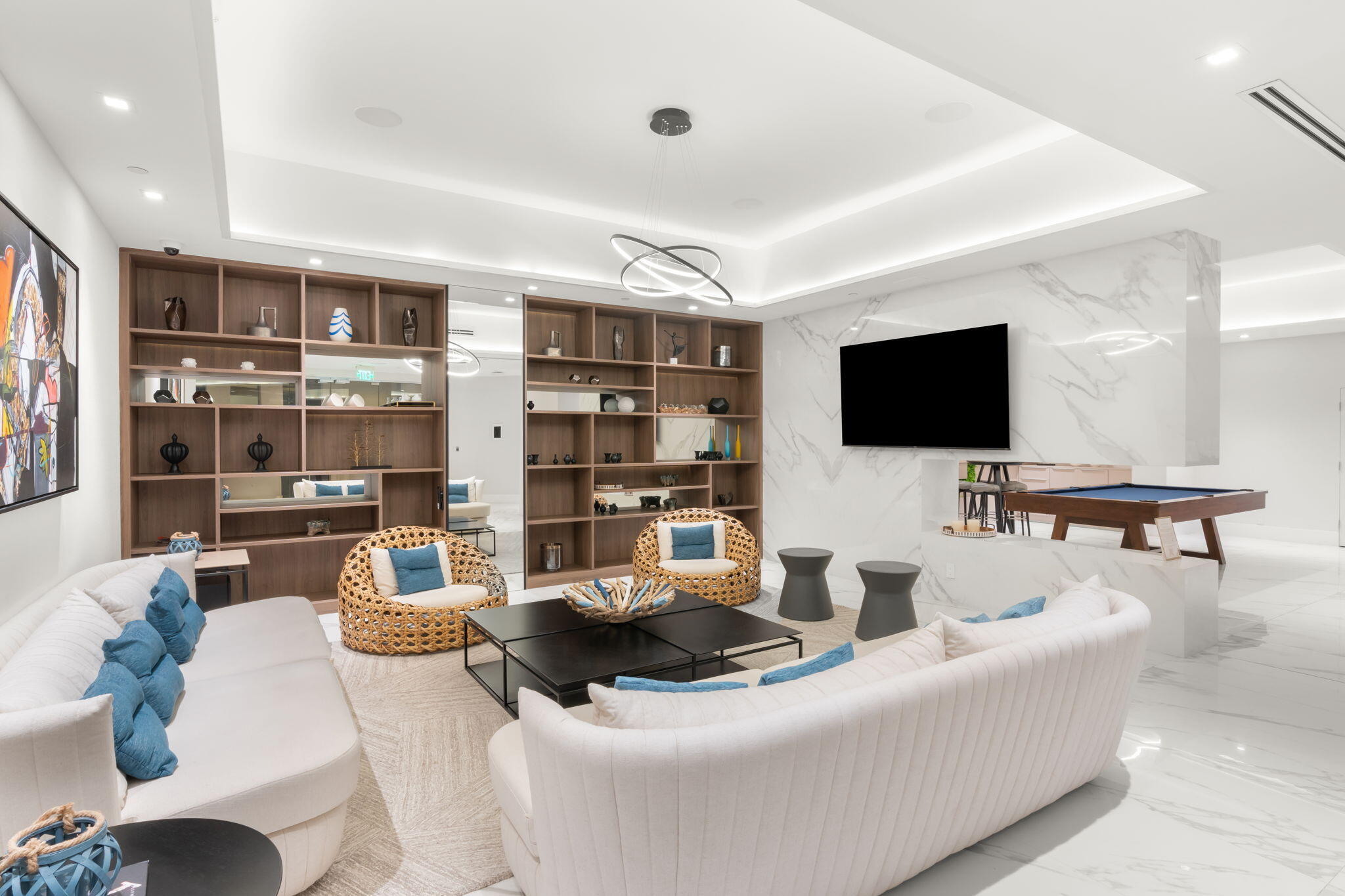 1000 E Island #305, Aventura FL 33160