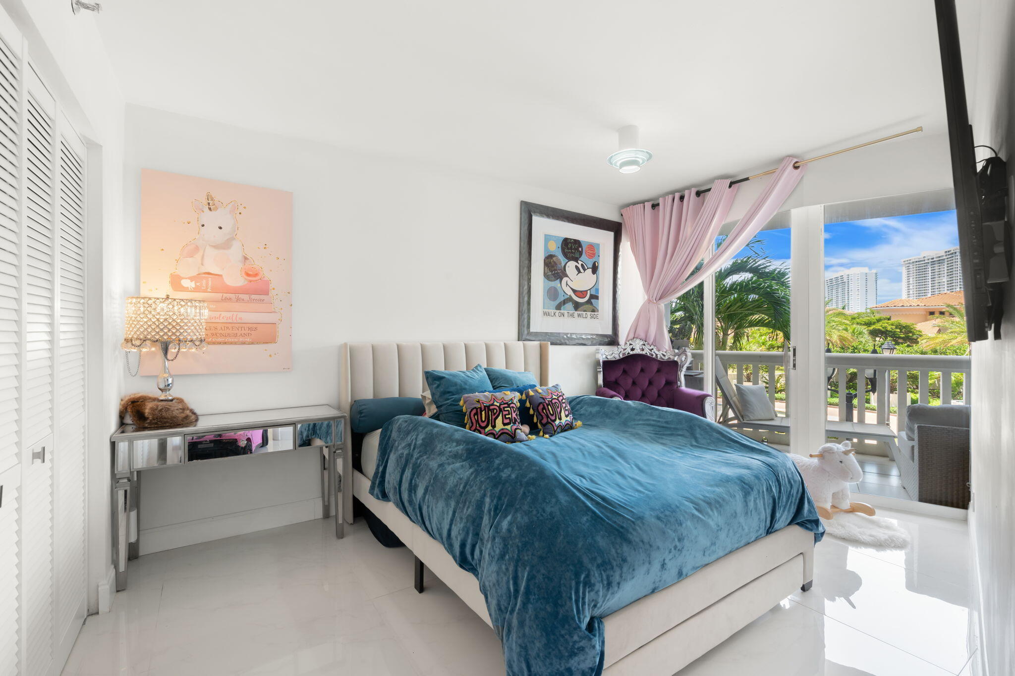 1000 E Island #305, Aventura FL 33160